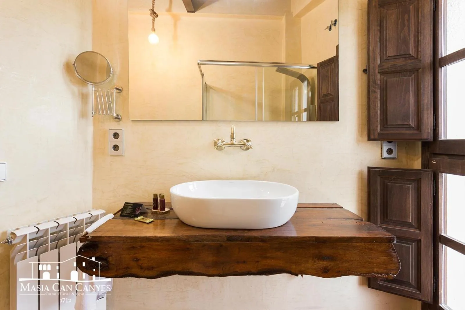 Bathroom in Masia Can Canyes & Spa