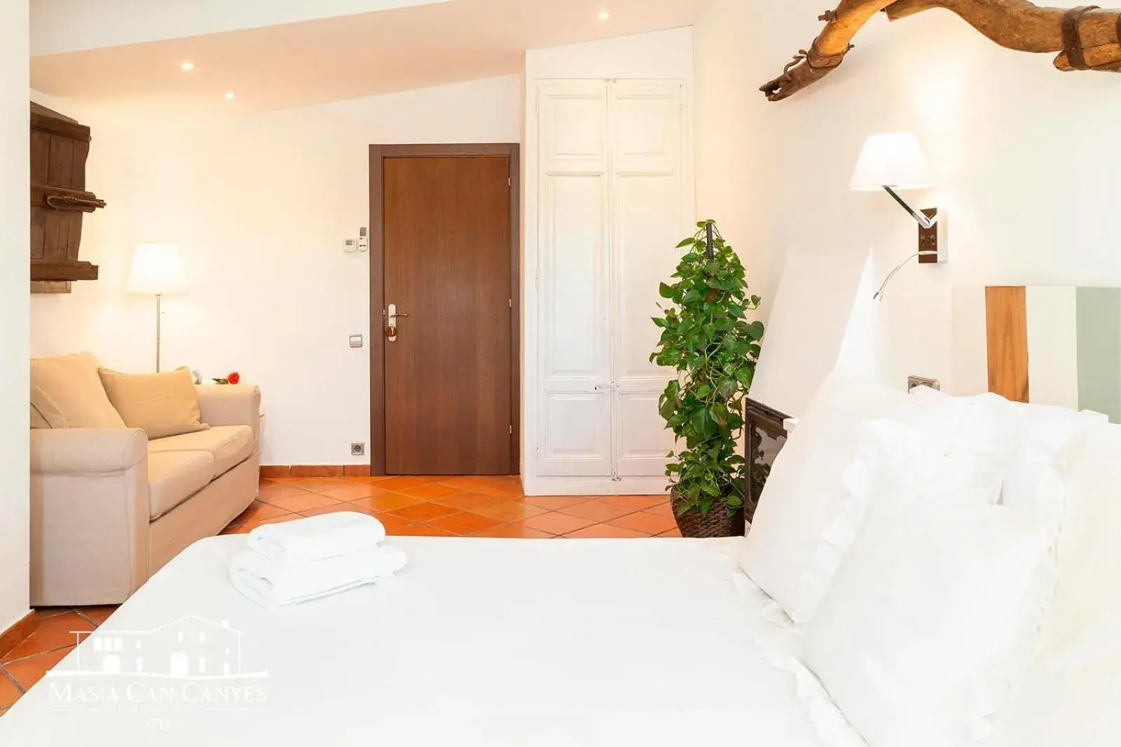 Deluxe Queen Suite in Masia Can Canyes & Spa Deluxe Queen Suite in Masia Can Canyes & Spa