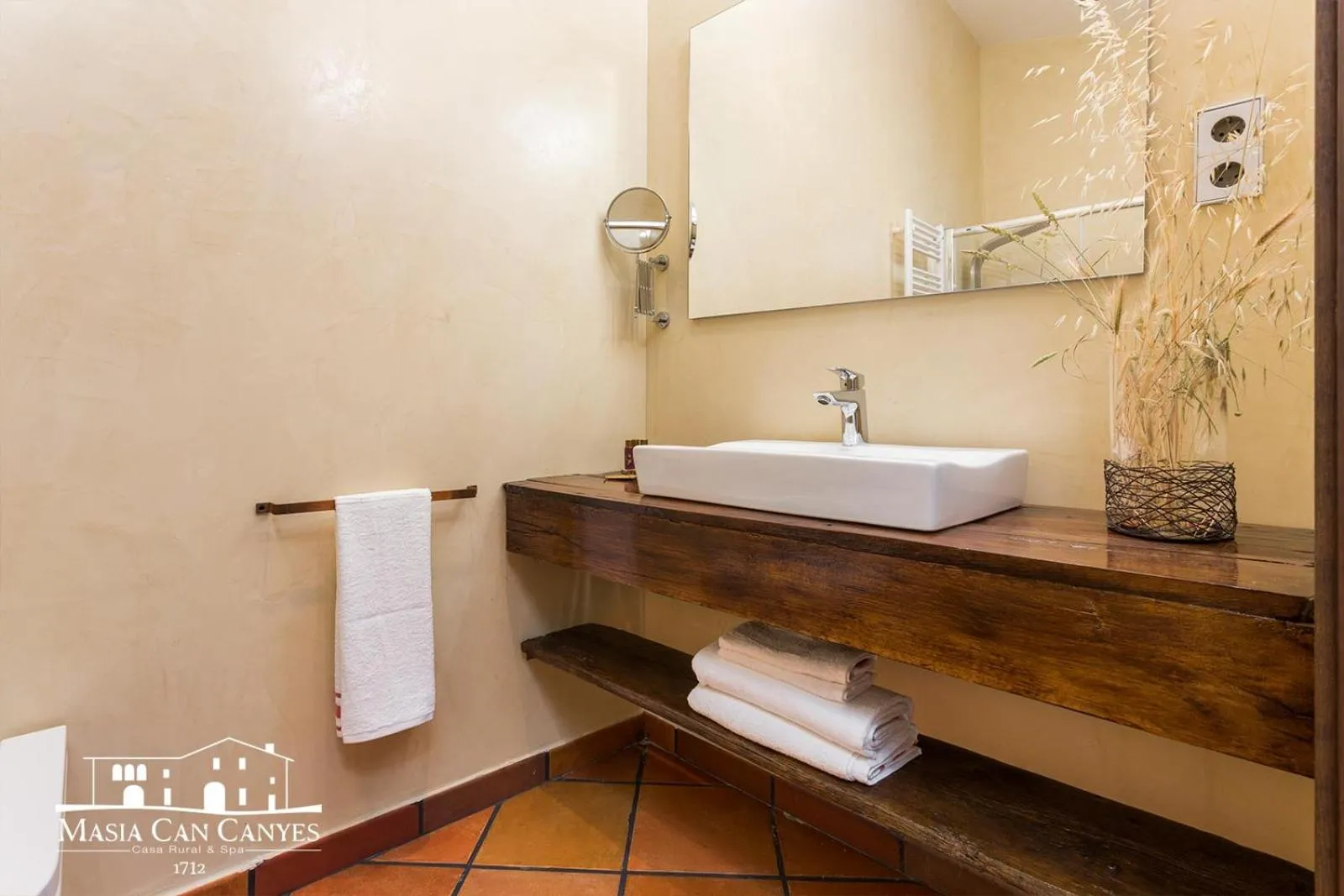 Bathroom in Masia Can Canyes & Spa