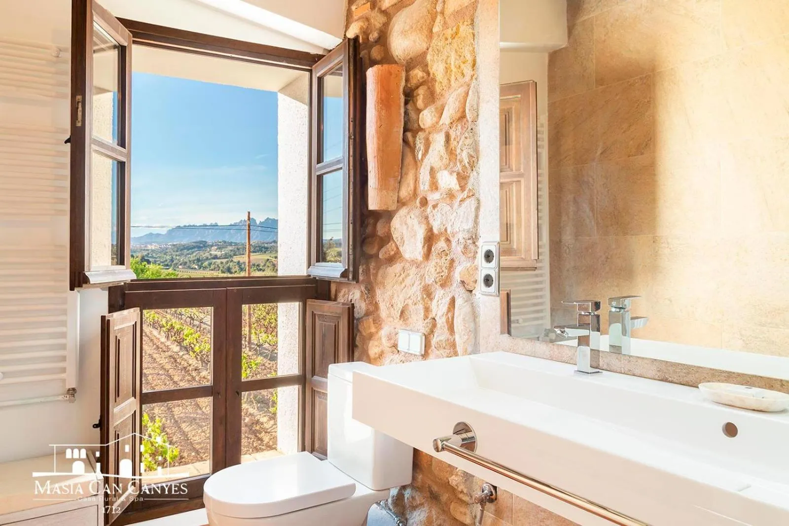 Toilet in Masia Can Canyes & Spa