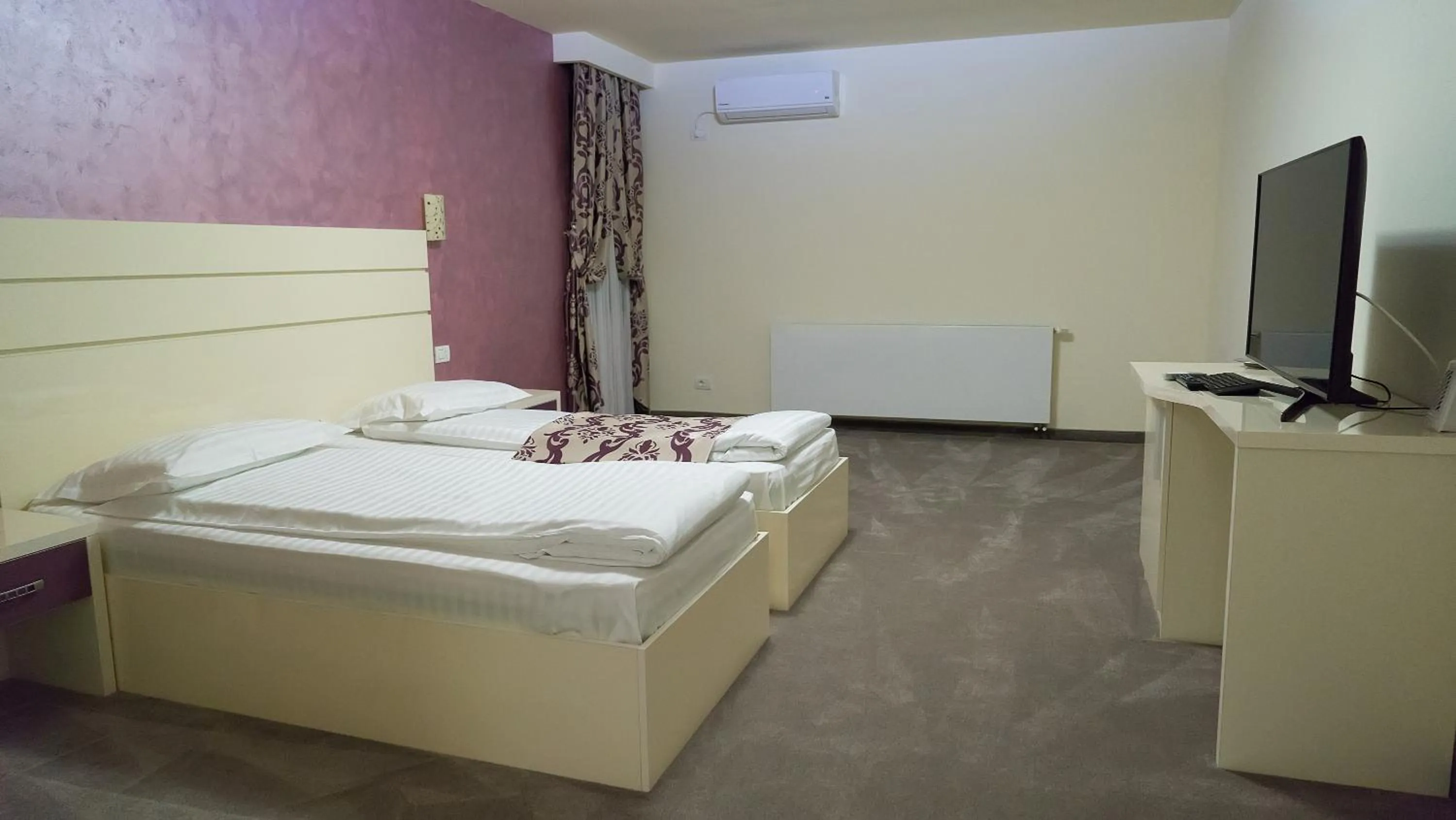 Property building, Bed in Marigab