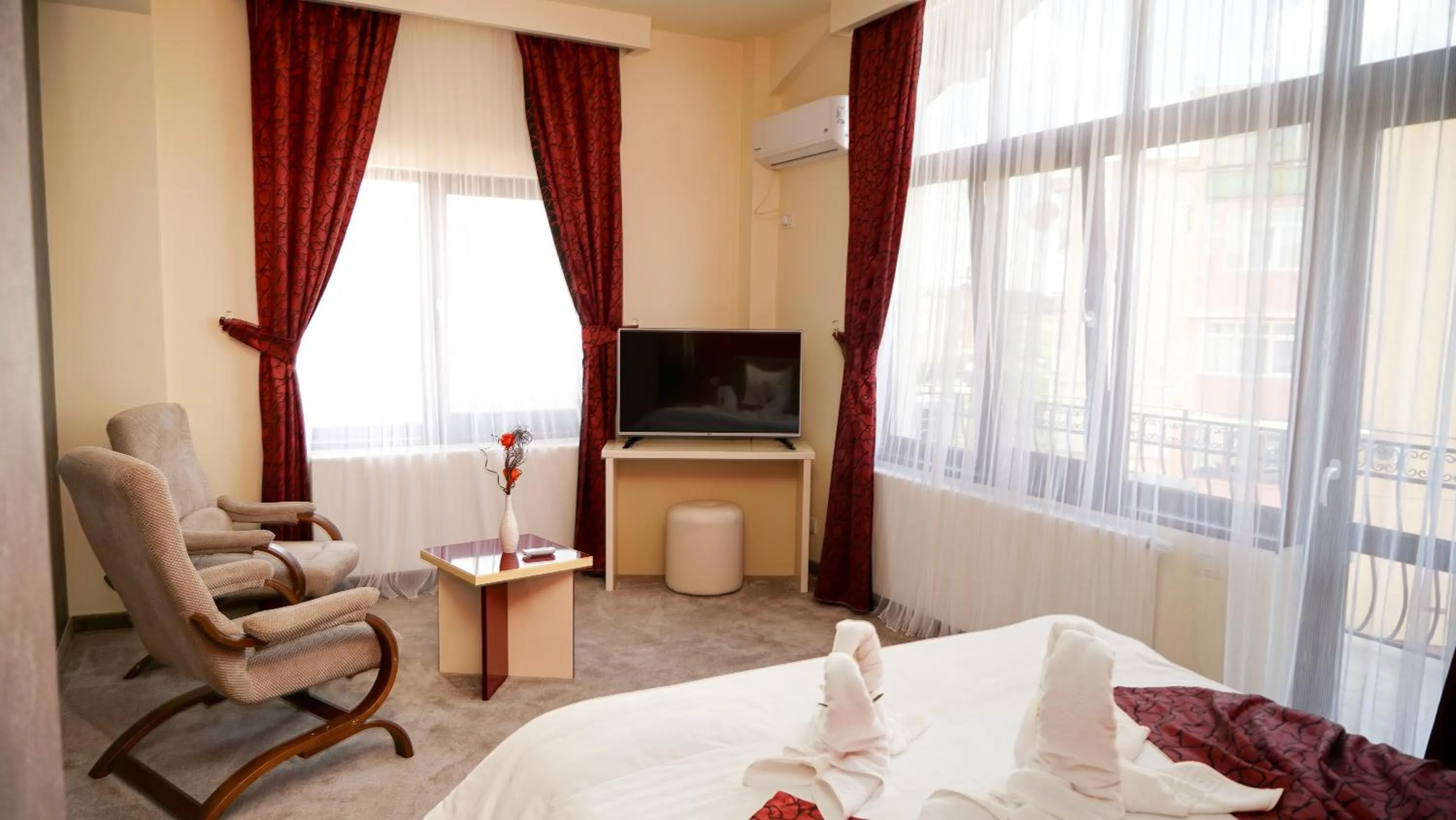 Property building, Bed in Marigab