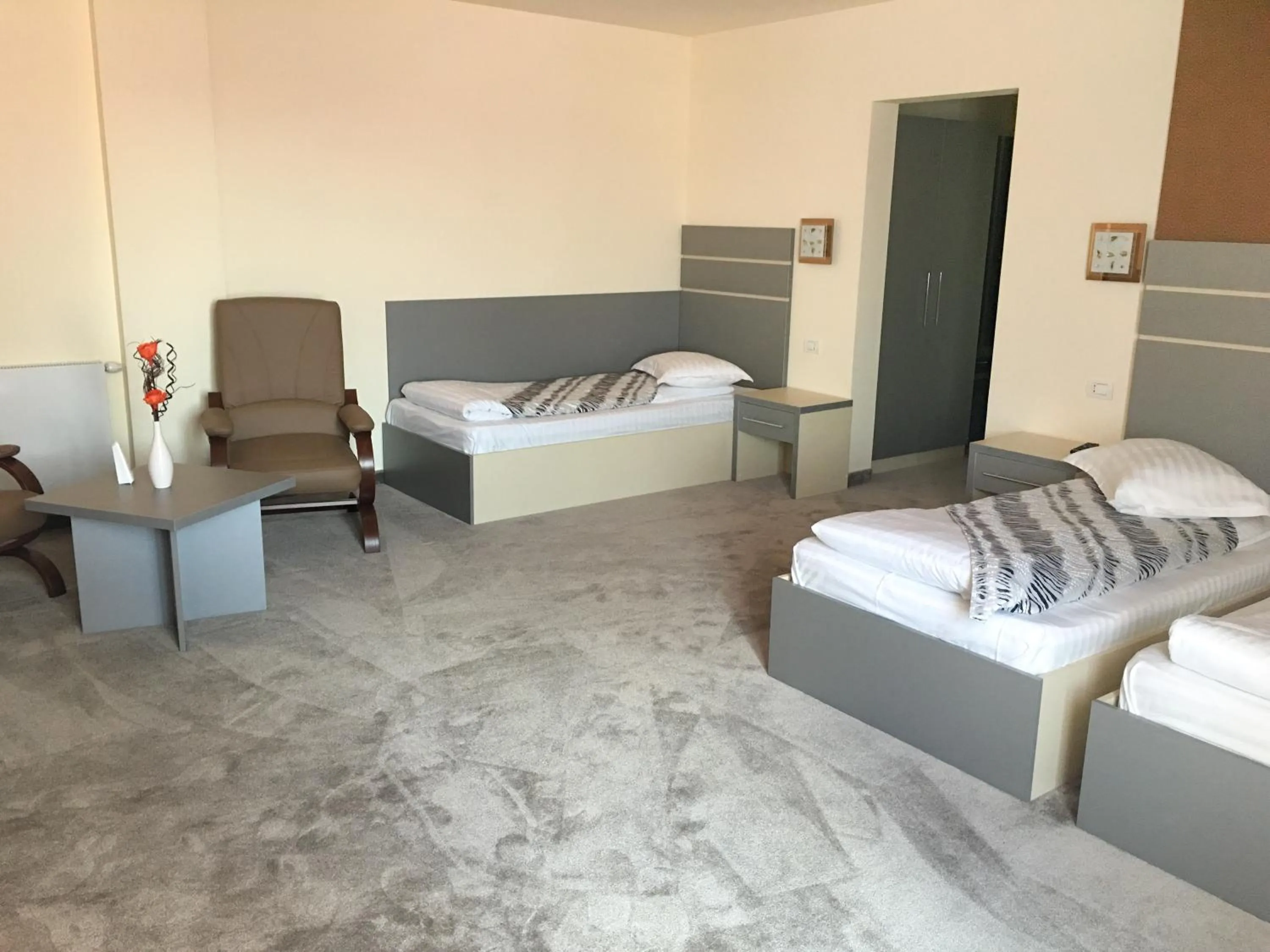 Property building, Bed in Marigab