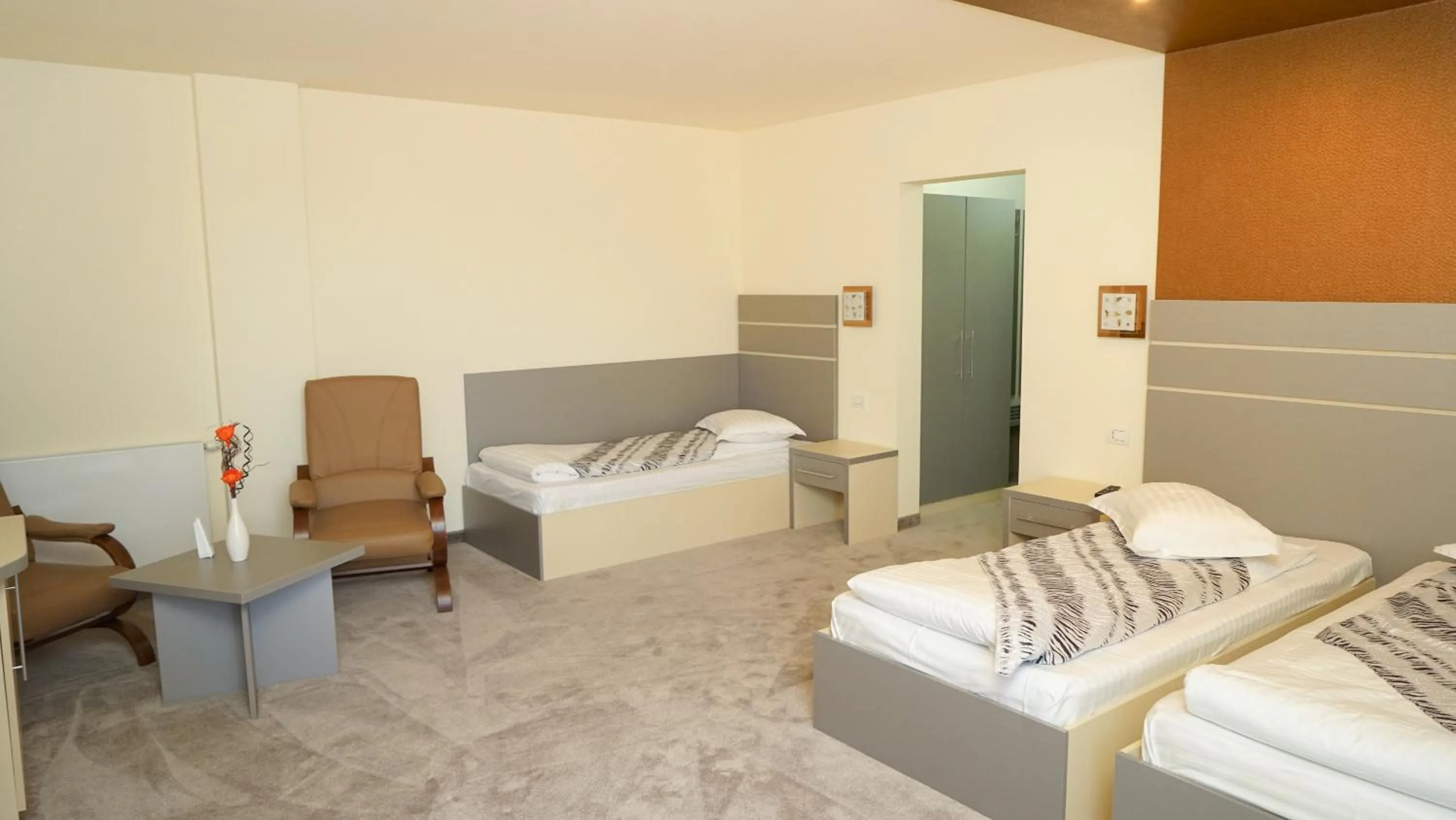 Property building, Bed in Marigab