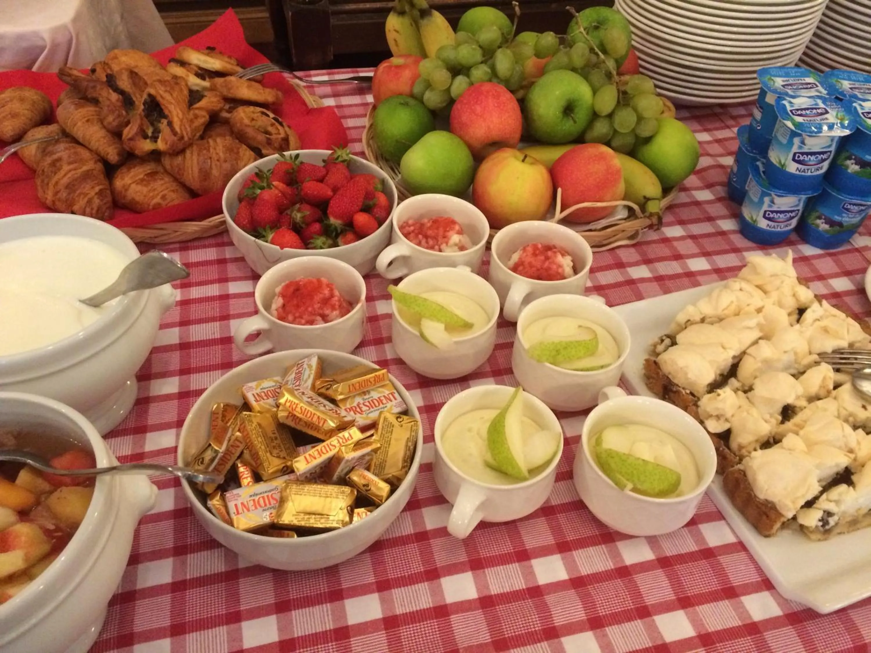 Breakfast in Logis Hôtel-Restaurant Auberge d'Imsthal
