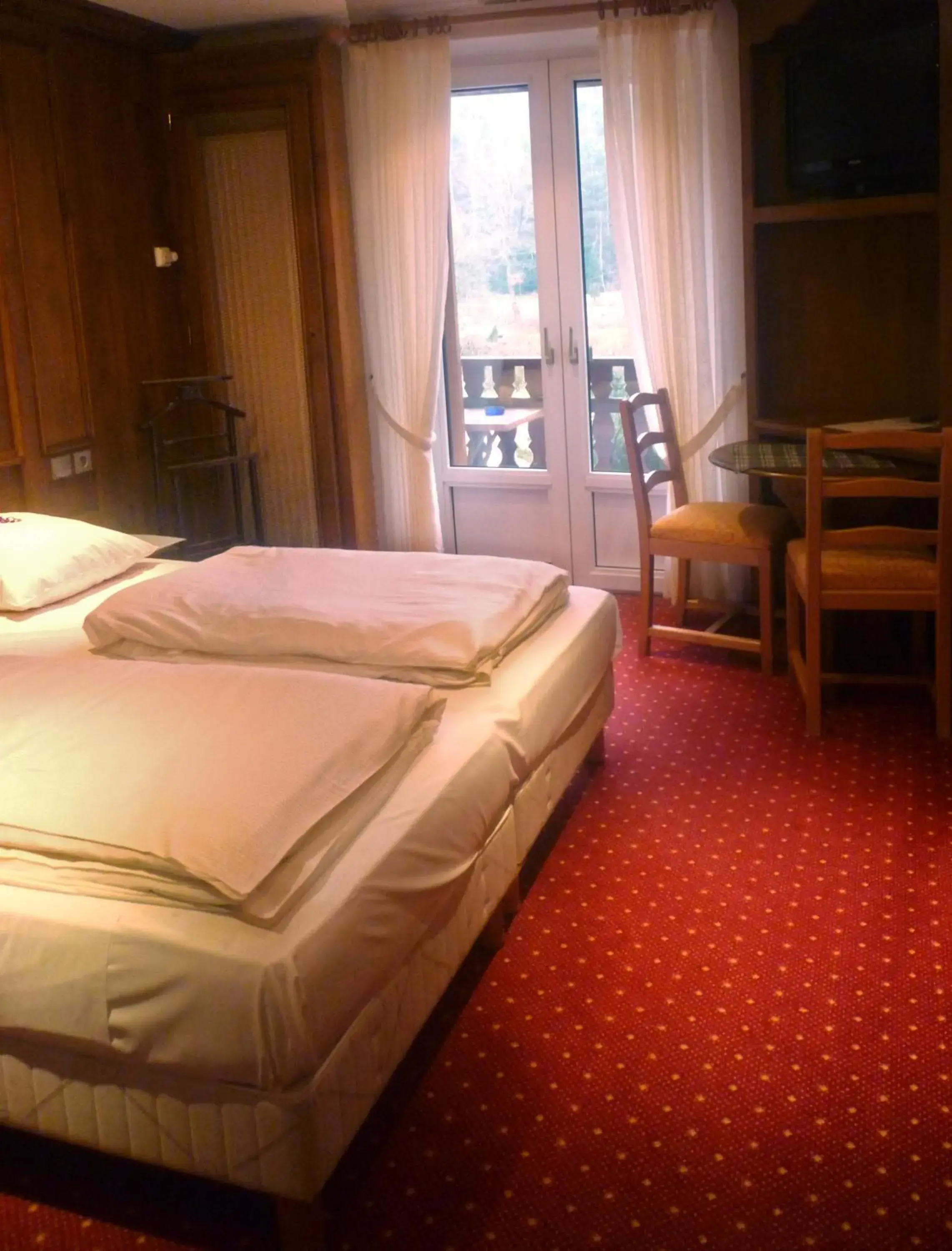 Bedroom, Bed in Logis Hôtel-Restaurant Auberge d'Imsthal Bedroom, Bed in Logis Hôtel-Restaurant Auberge d'Imsthal