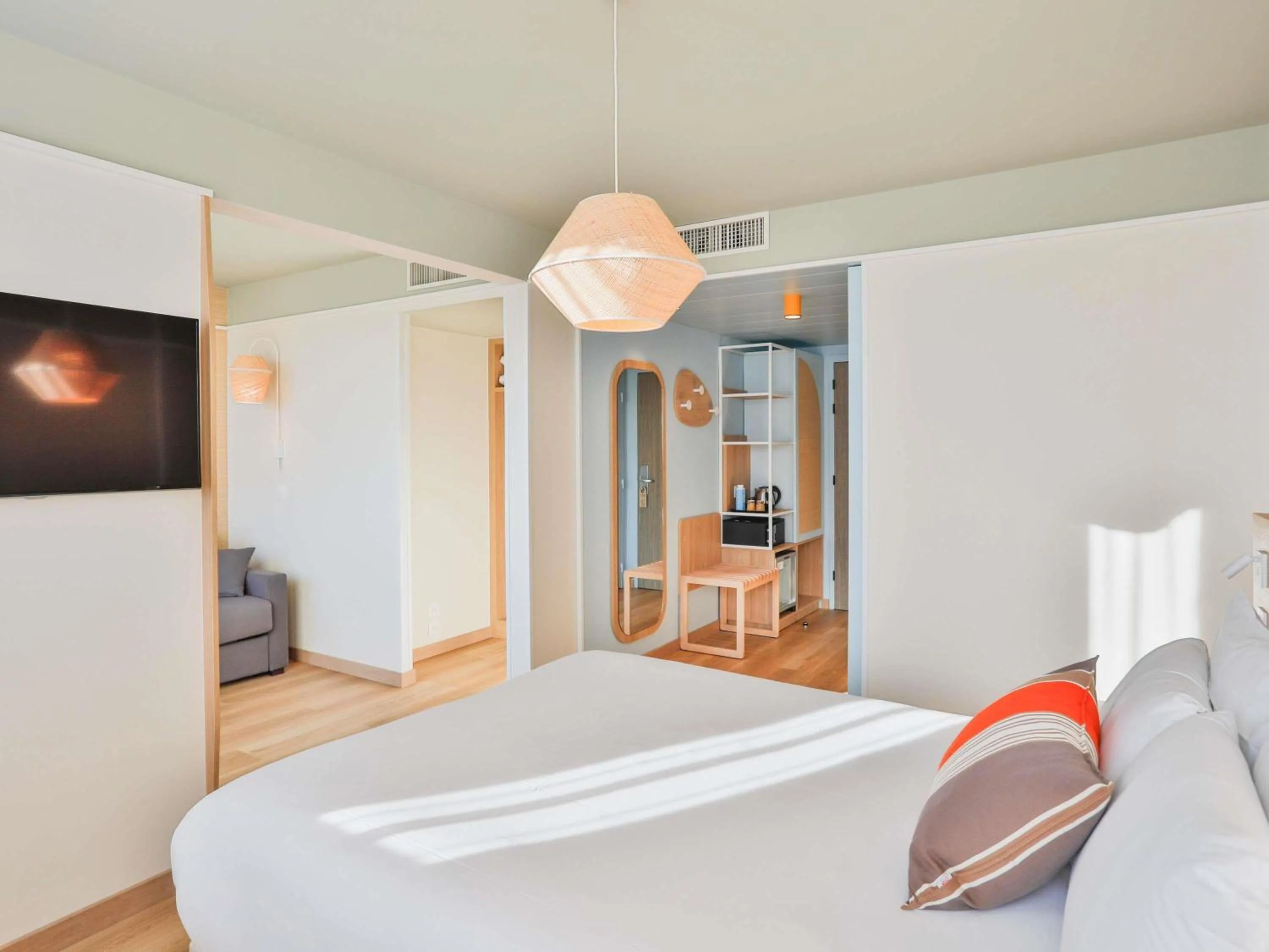 Bedroom, Bed in Mercure Président Biarritz Plage