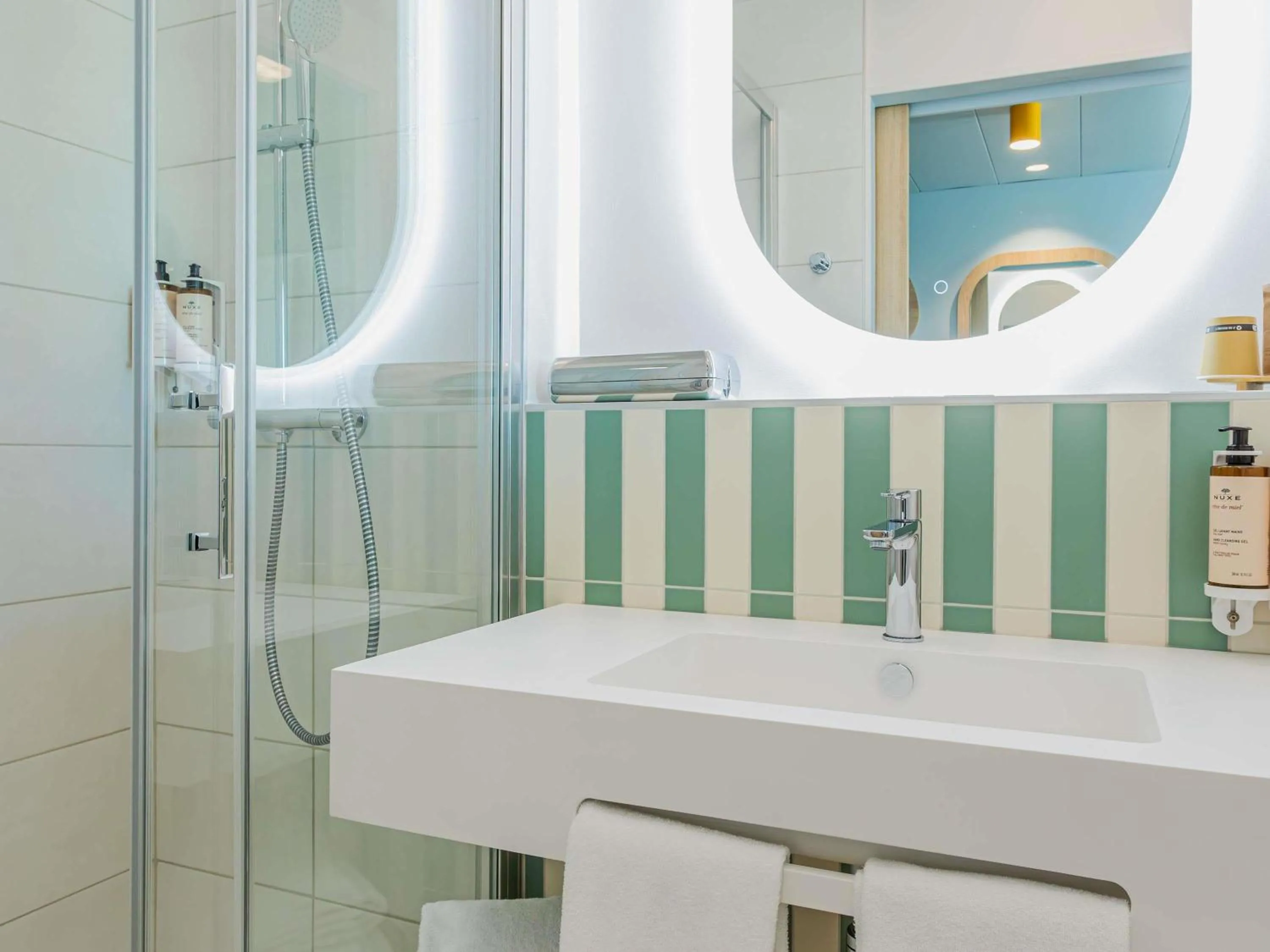 Bedroom in Mercure Président Biarritz Plage