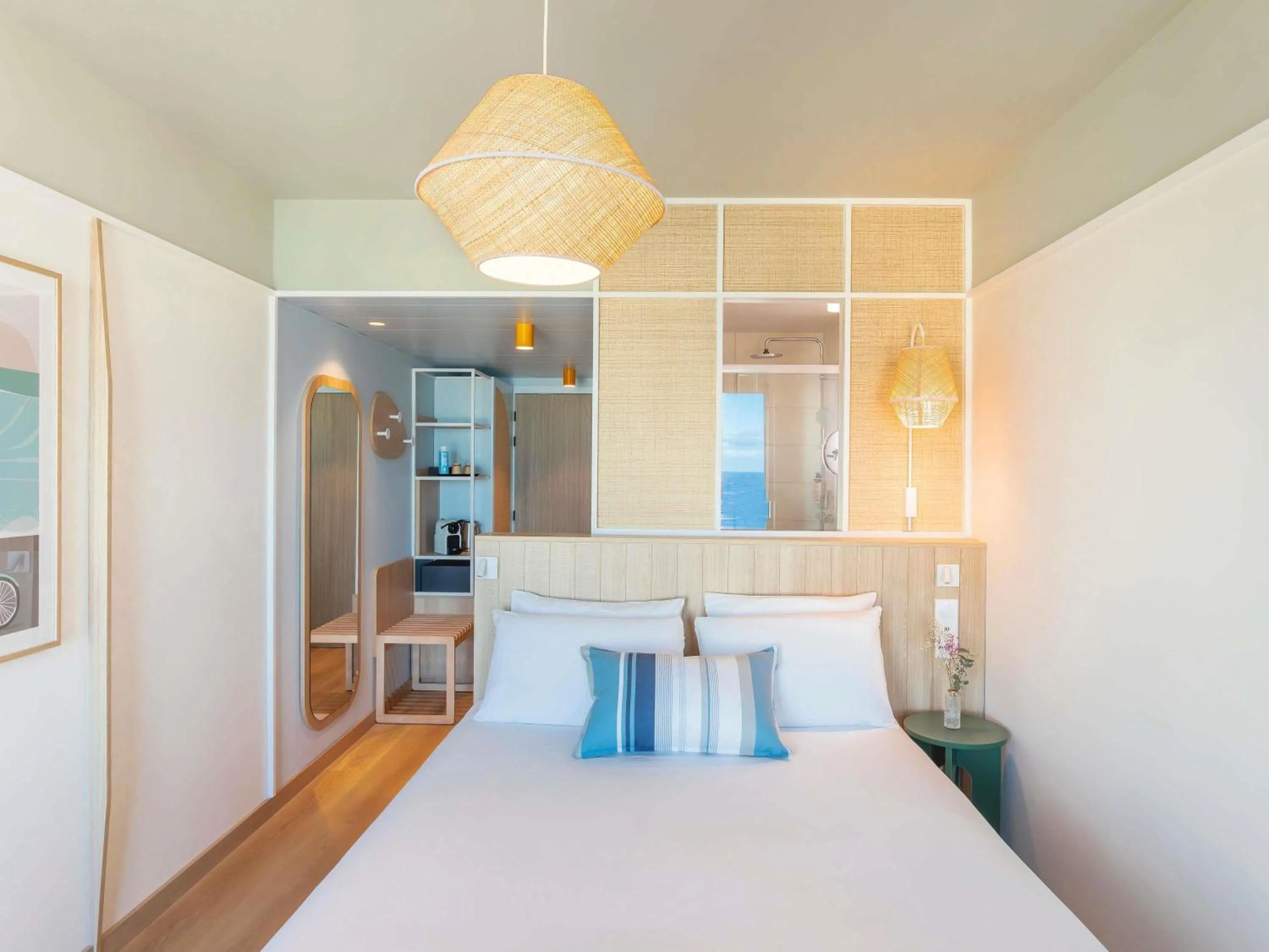 Bedroom, Bed in Mercure Président Biarritz Plage