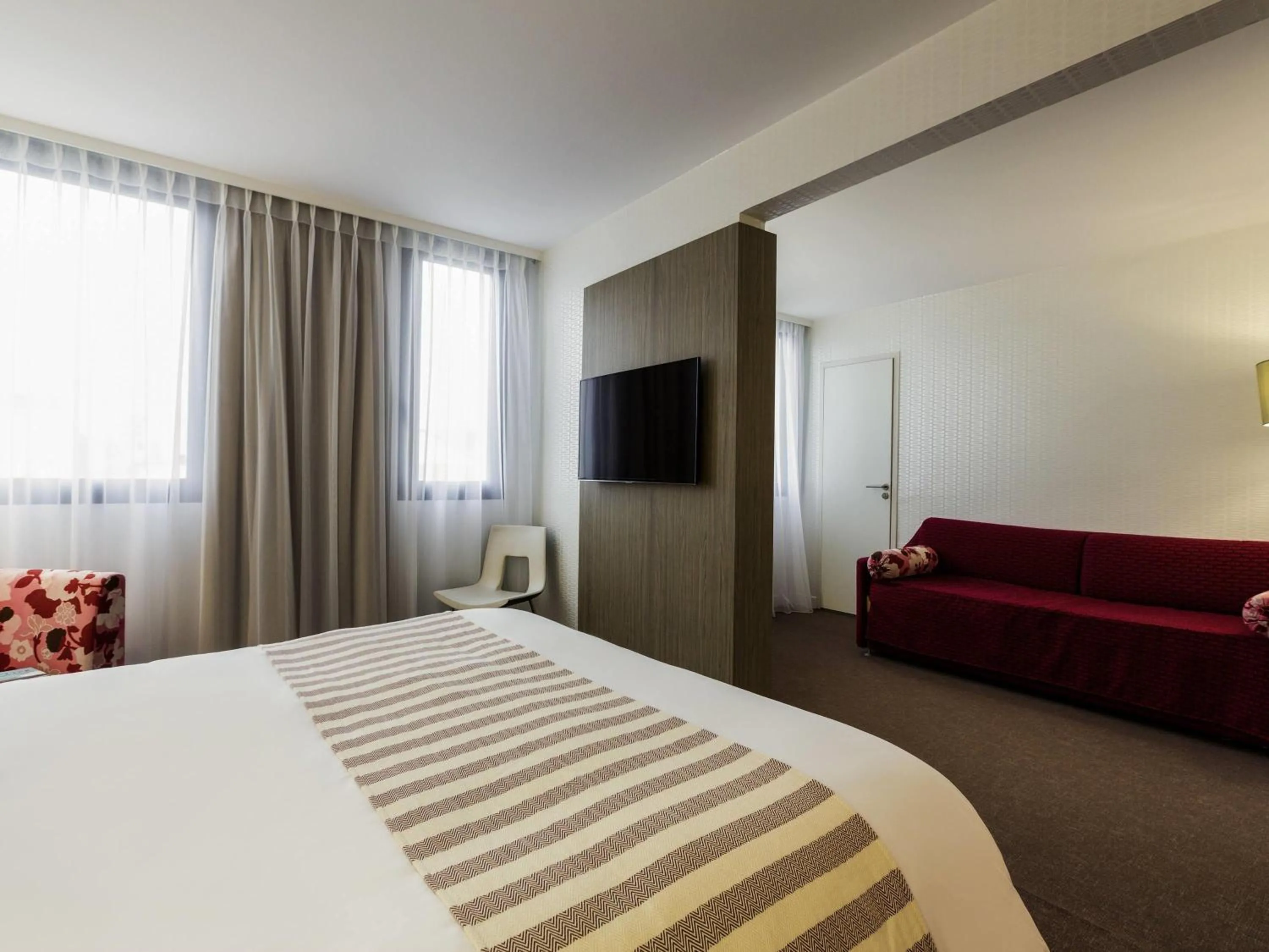 Bedroom, Bed in Mercure Président Biarritz Plage