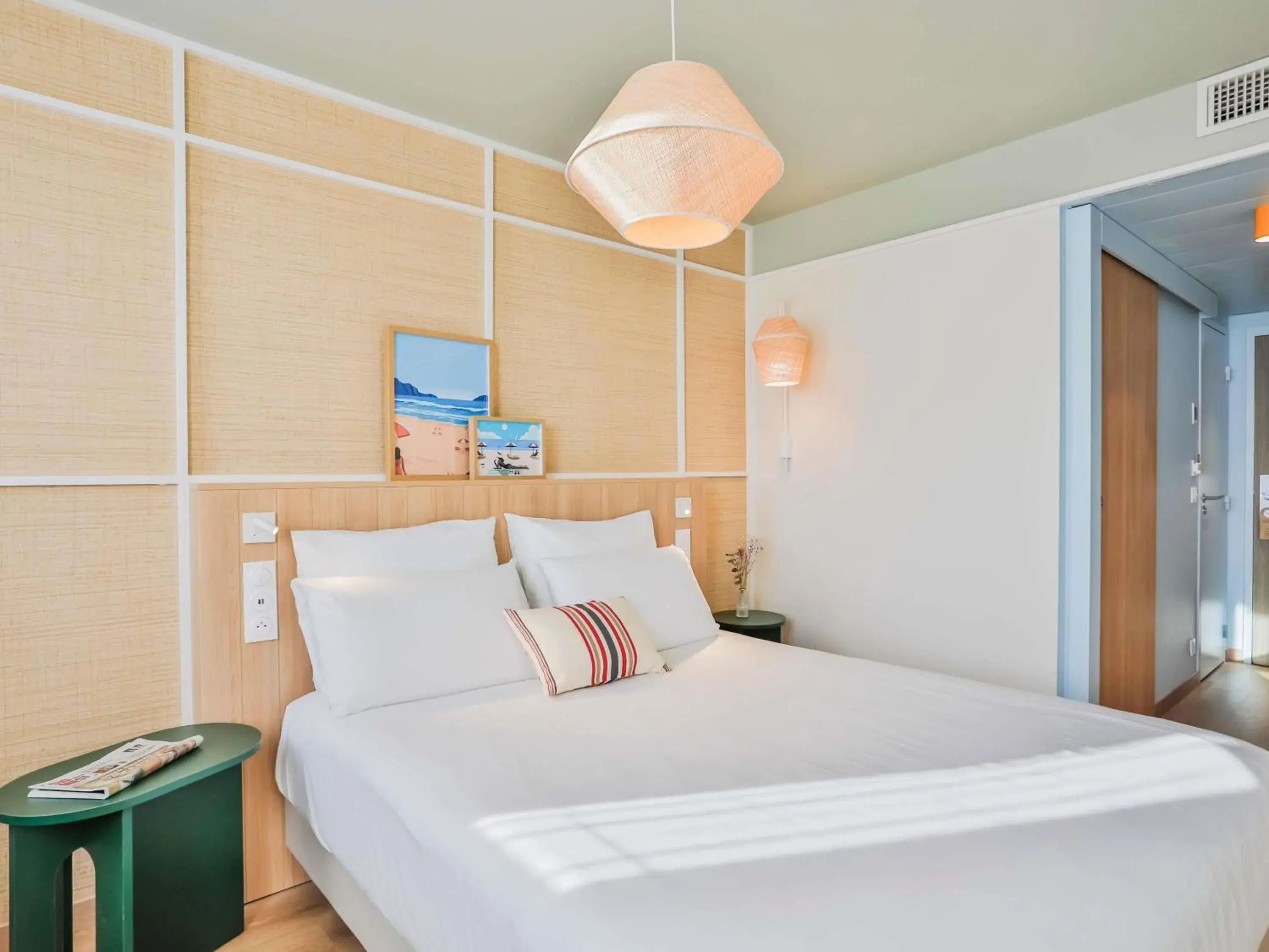 Bedroom, Bed in Mercure Président Biarritz Plage Bedroom, Bed in Mercure Président Biarritz Plage