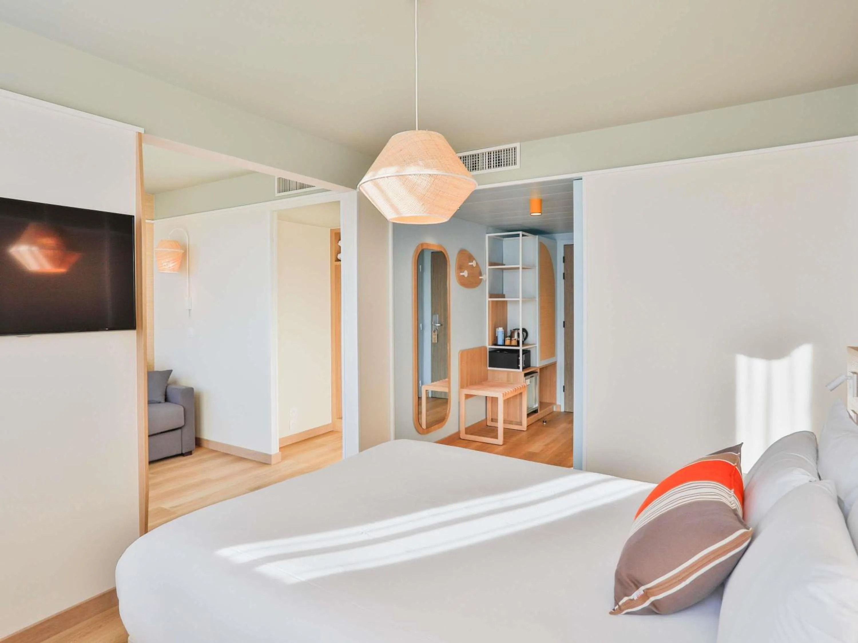 Bedroom, Bed in Mercure Président Biarritz Plage