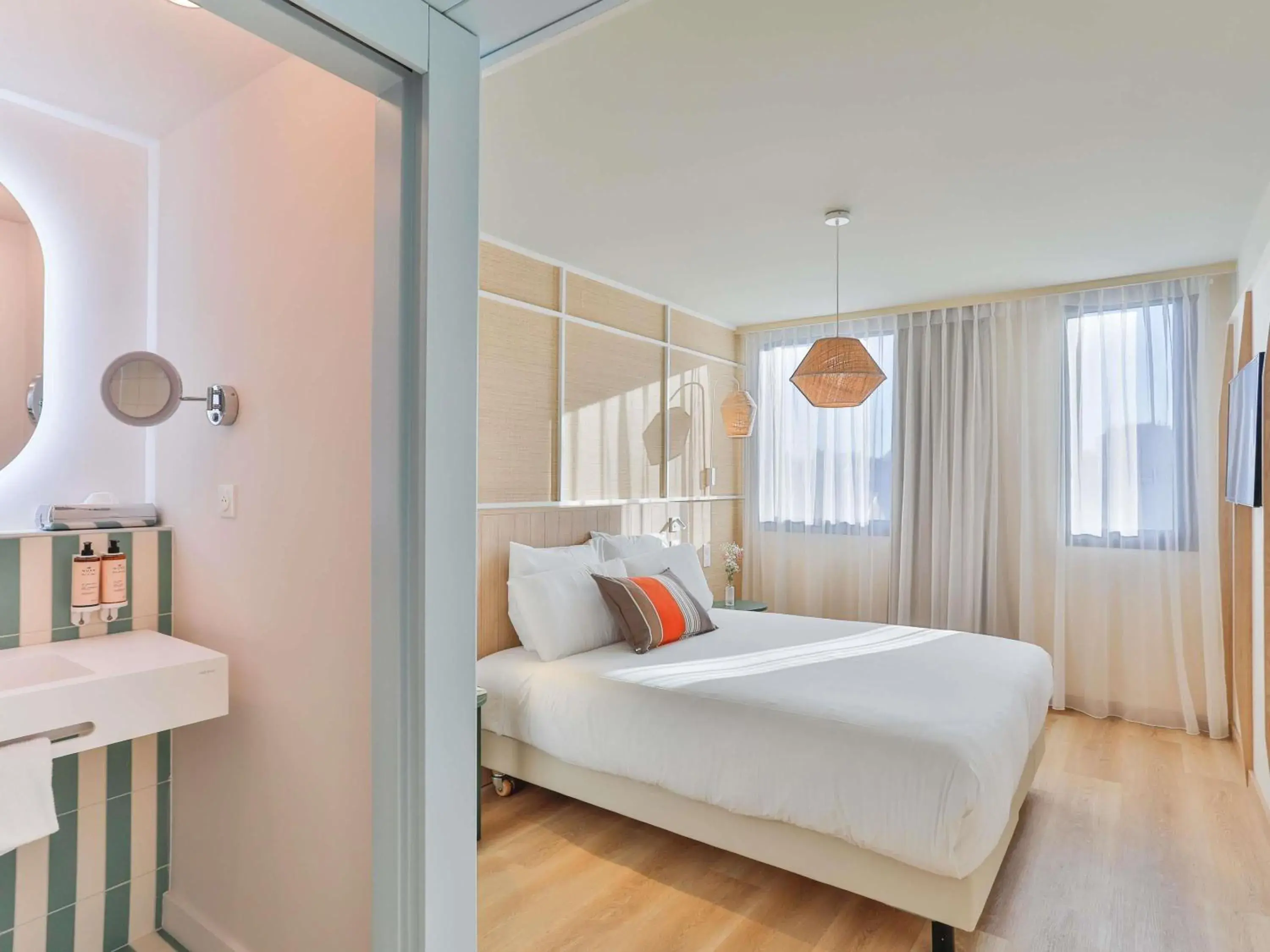 Bedroom, Bed in Mercure Président Biarritz Plage Bedroom, Bed in Mercure Président Biarritz Plage