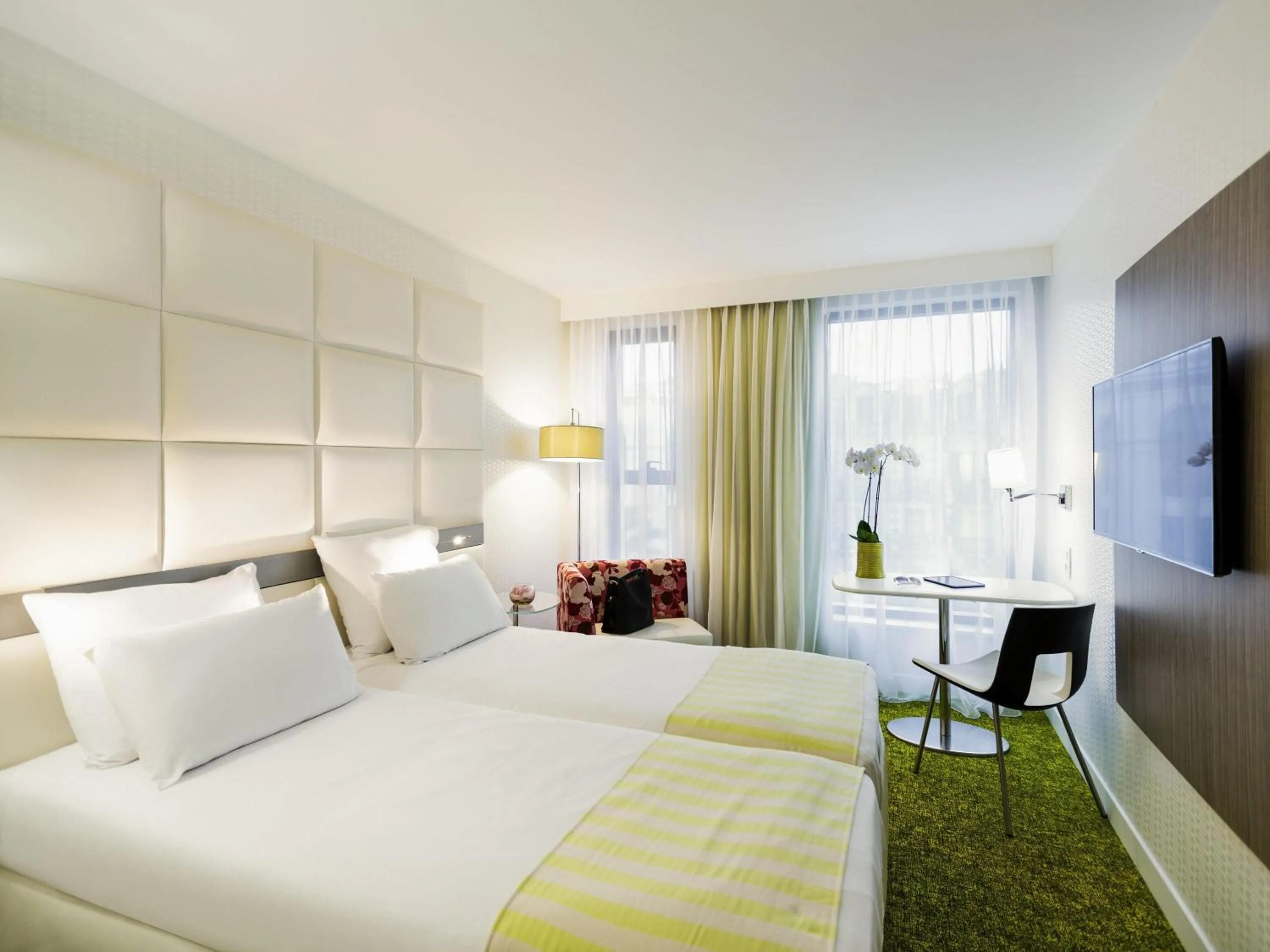 Bedroom, Bed in Mercure Président Biarritz Plage