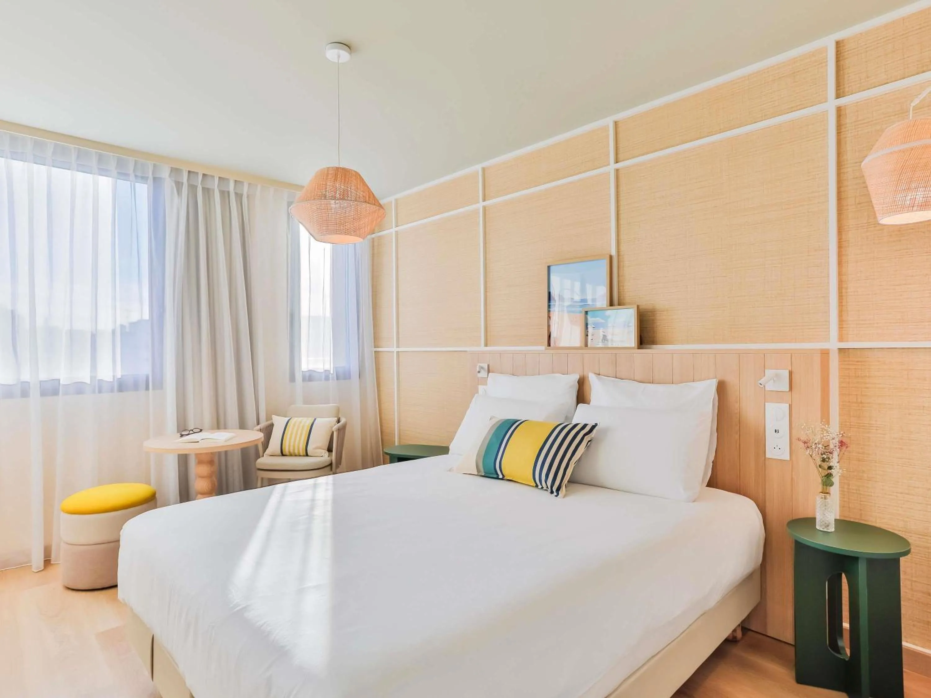 Bedroom, Bed in Mercure Président Biarritz Plage