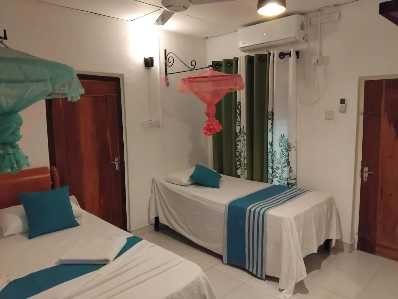 Bed in Goalma Family Holiday Resort & Restaurant