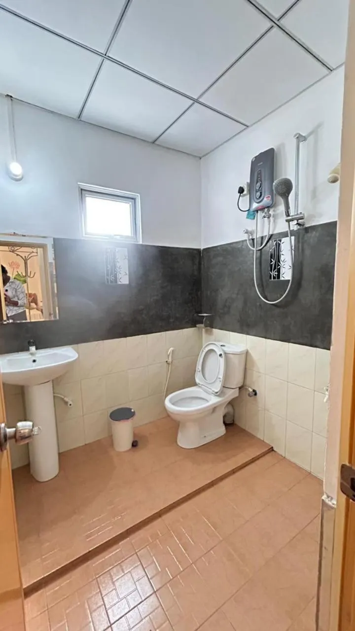 Toilet in Goalma Family Holiday Resort & Restaurant