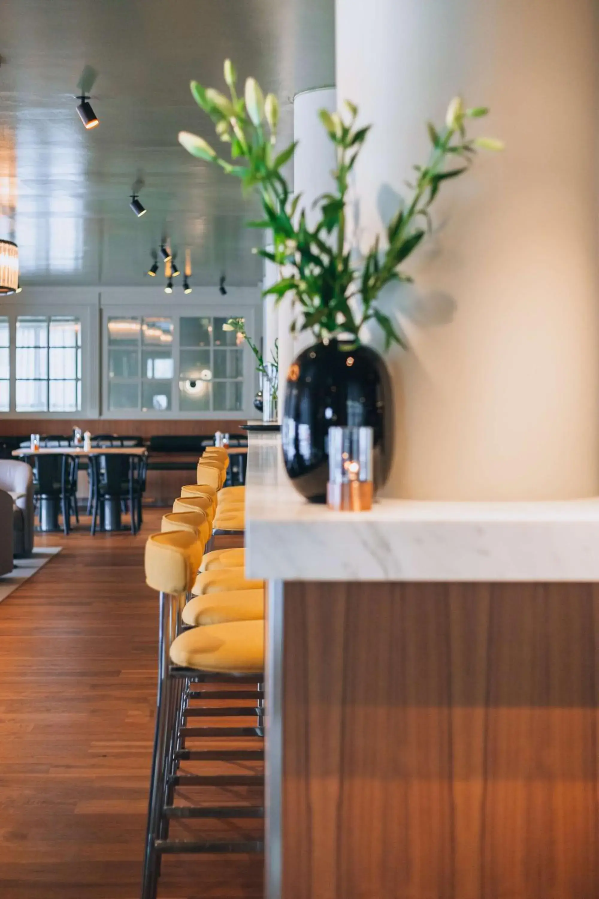 Lounge or bar in Hôtel Reisen in The Unbound Collection by Hyatt Lounge or bar in Hôtel Reisen in The Unbound Collection by Hyatt