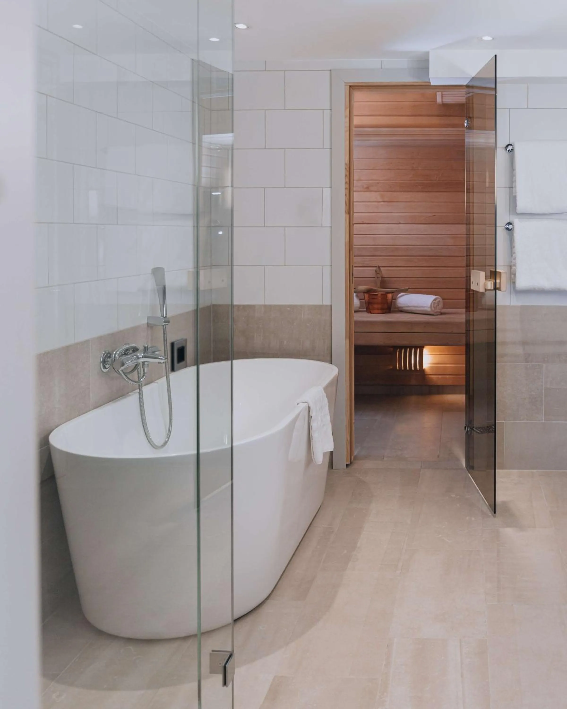 Bathroom in Hôtel Reisen in The Unbound Collection by Hyatt