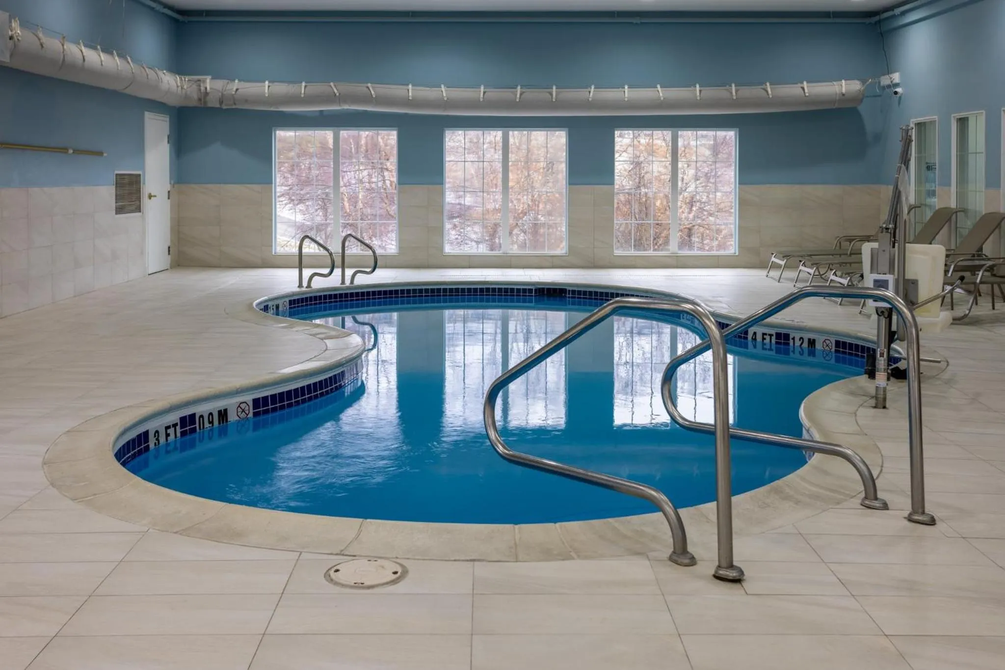 Swimming pool in Holiday Inn Express Hotel & Suites Center Township by IHG