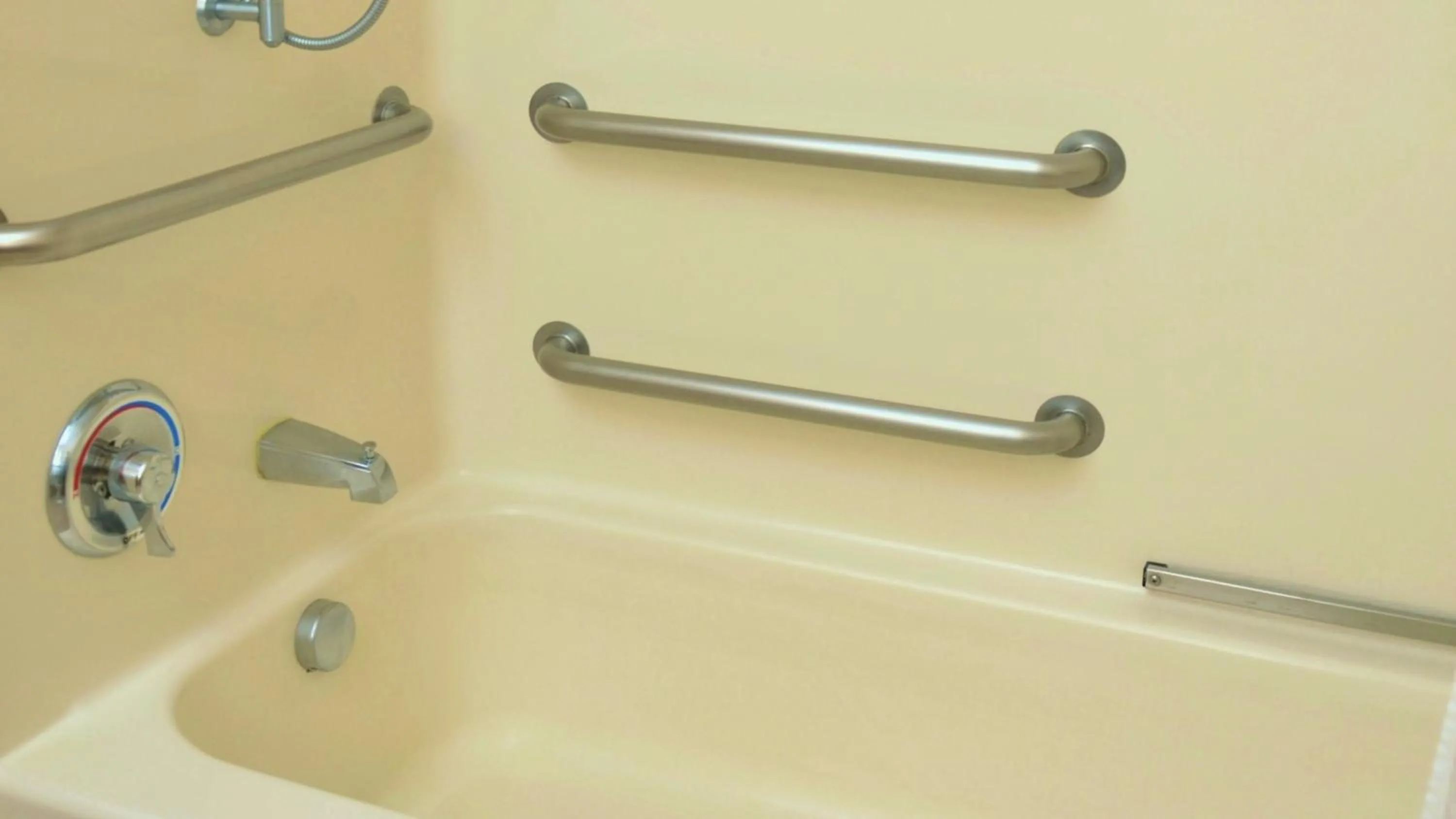 Photo of the whole room in Holiday Inn Express Hotel & Suites Center Township by IHG