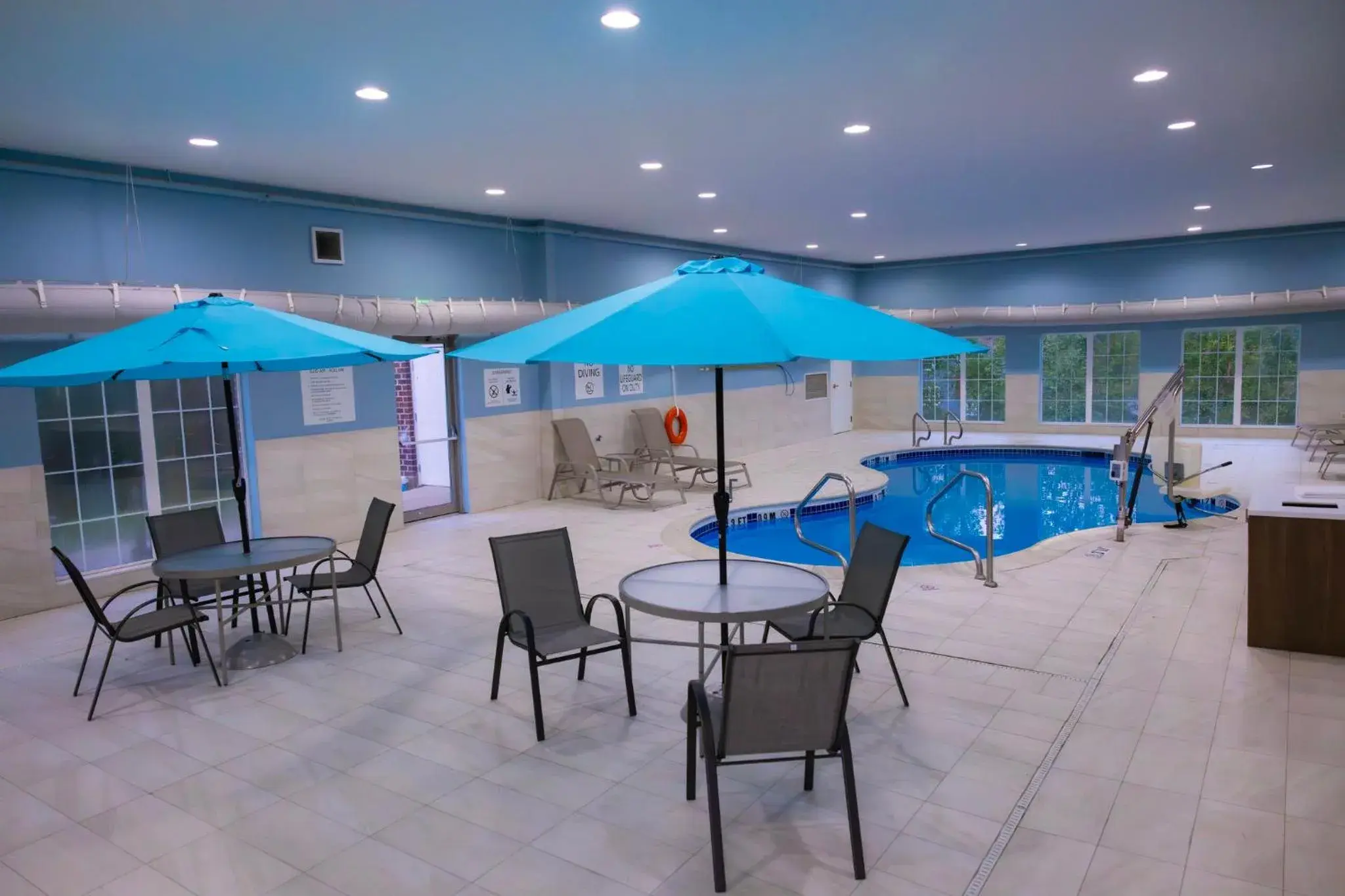 Swimming pool in Holiday Inn Express Hotel & Suites Center Township by IHG Swimming pool in Holiday Inn Express Hotel & Suites Center Township by IHG