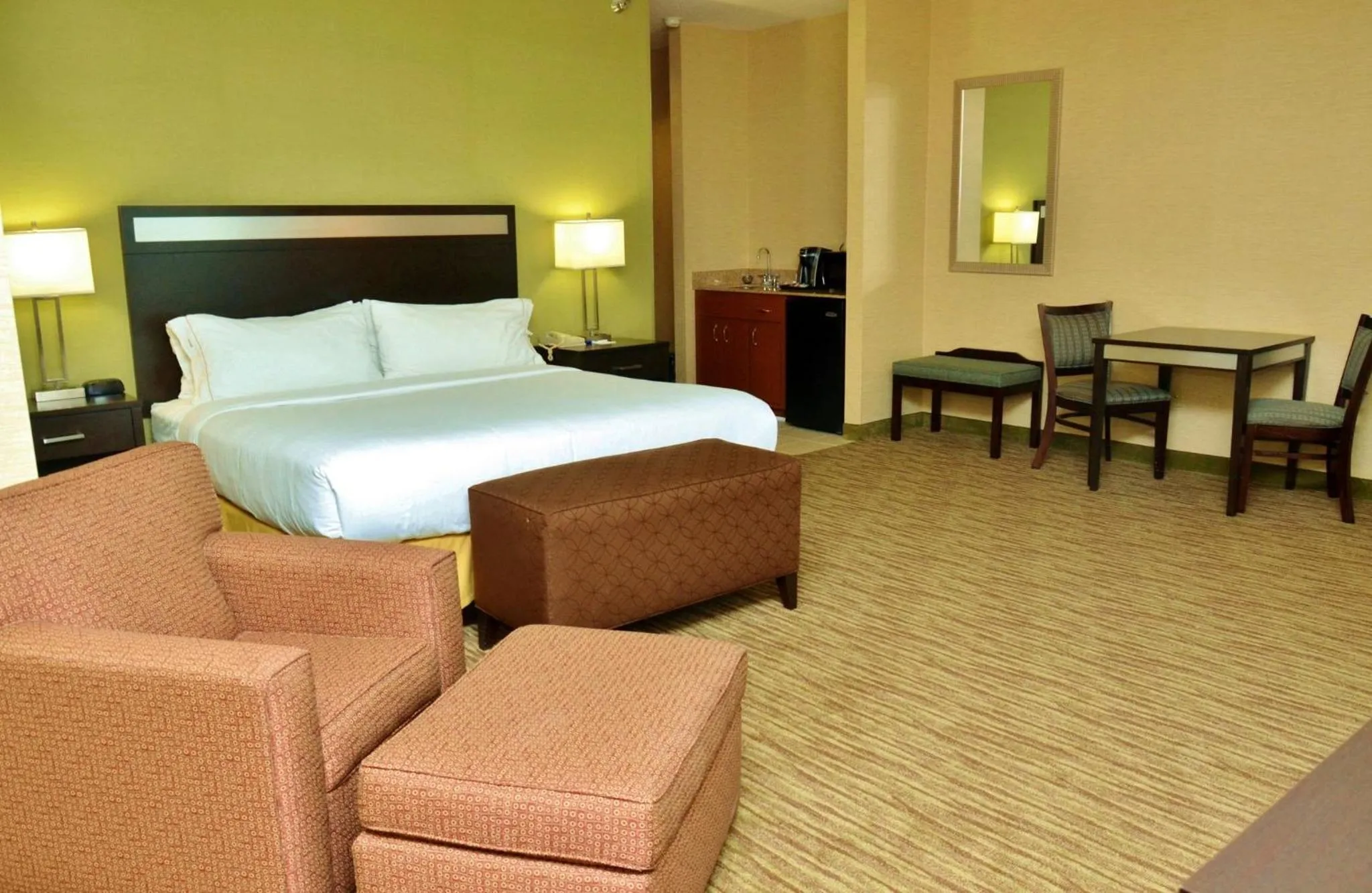 Photo of the whole room, Bed in Holiday Inn Express Hotel & Suites Center Township by IHG