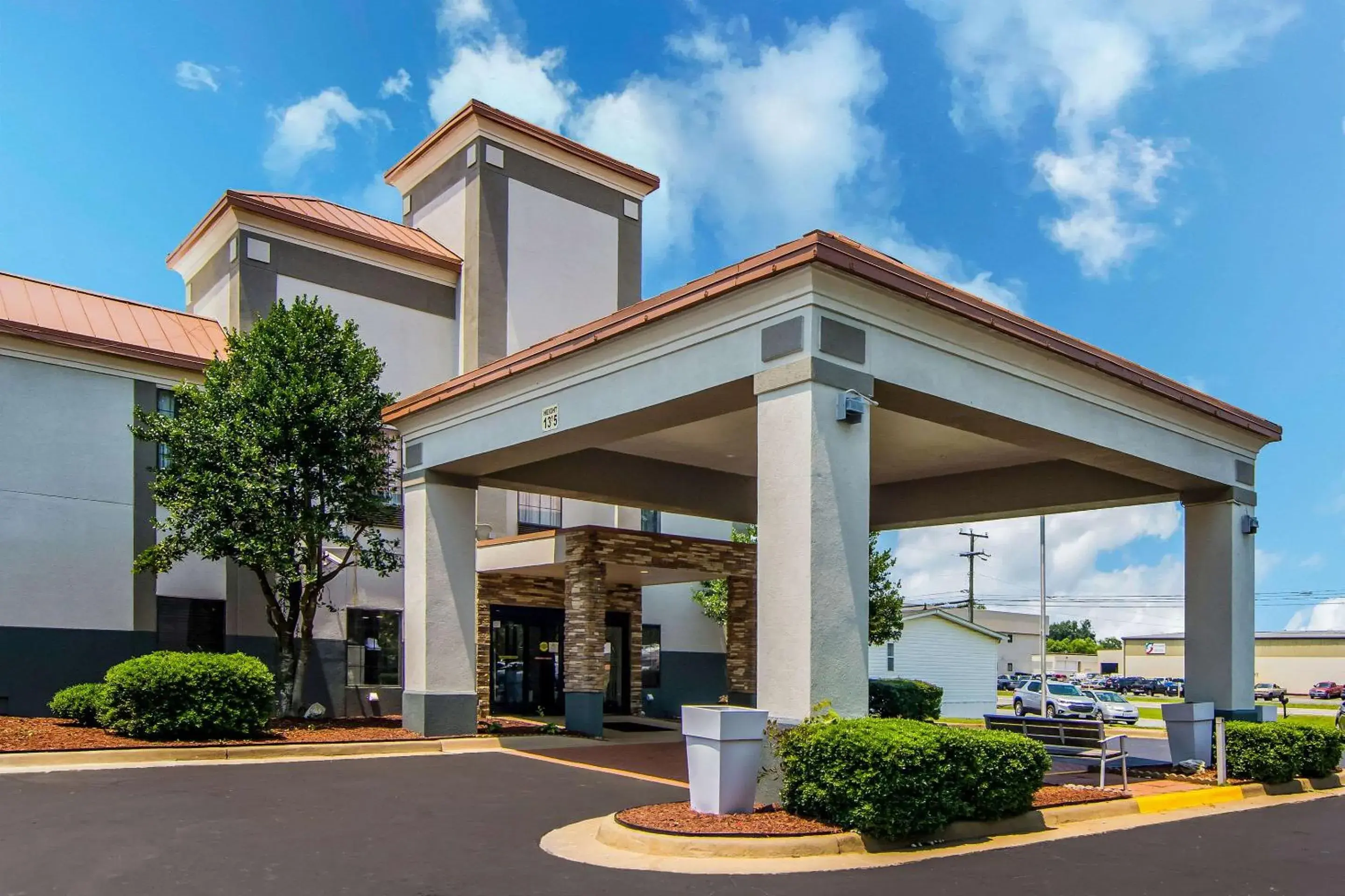 Property building in Clarion Pointe South Boston - Danville East Property building in Clarion Pointe South Boston - Danville East