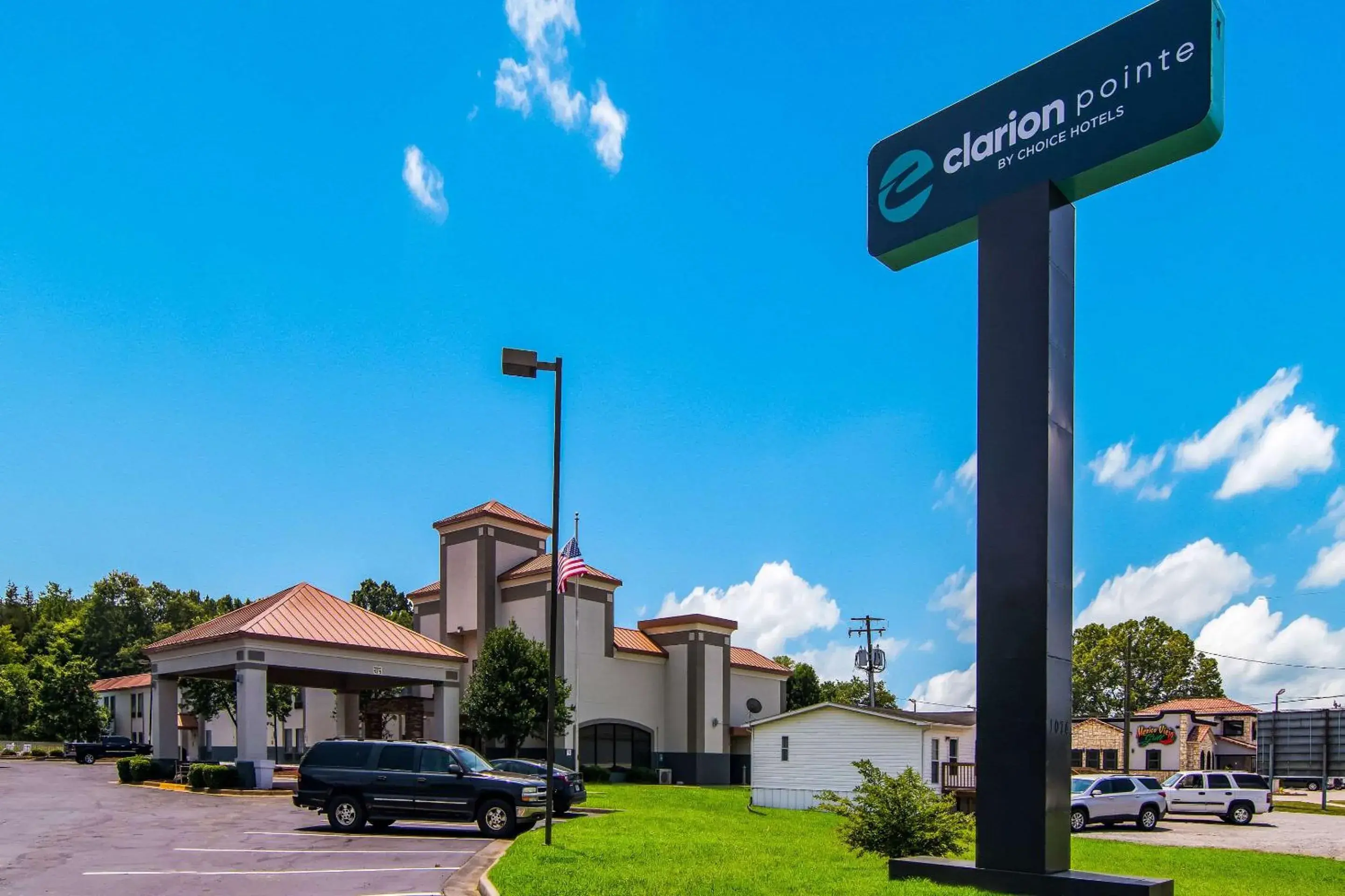 Property building in Clarion Pointe South Boston - Danville East Property building in Clarion Pointe South Boston - Danville East