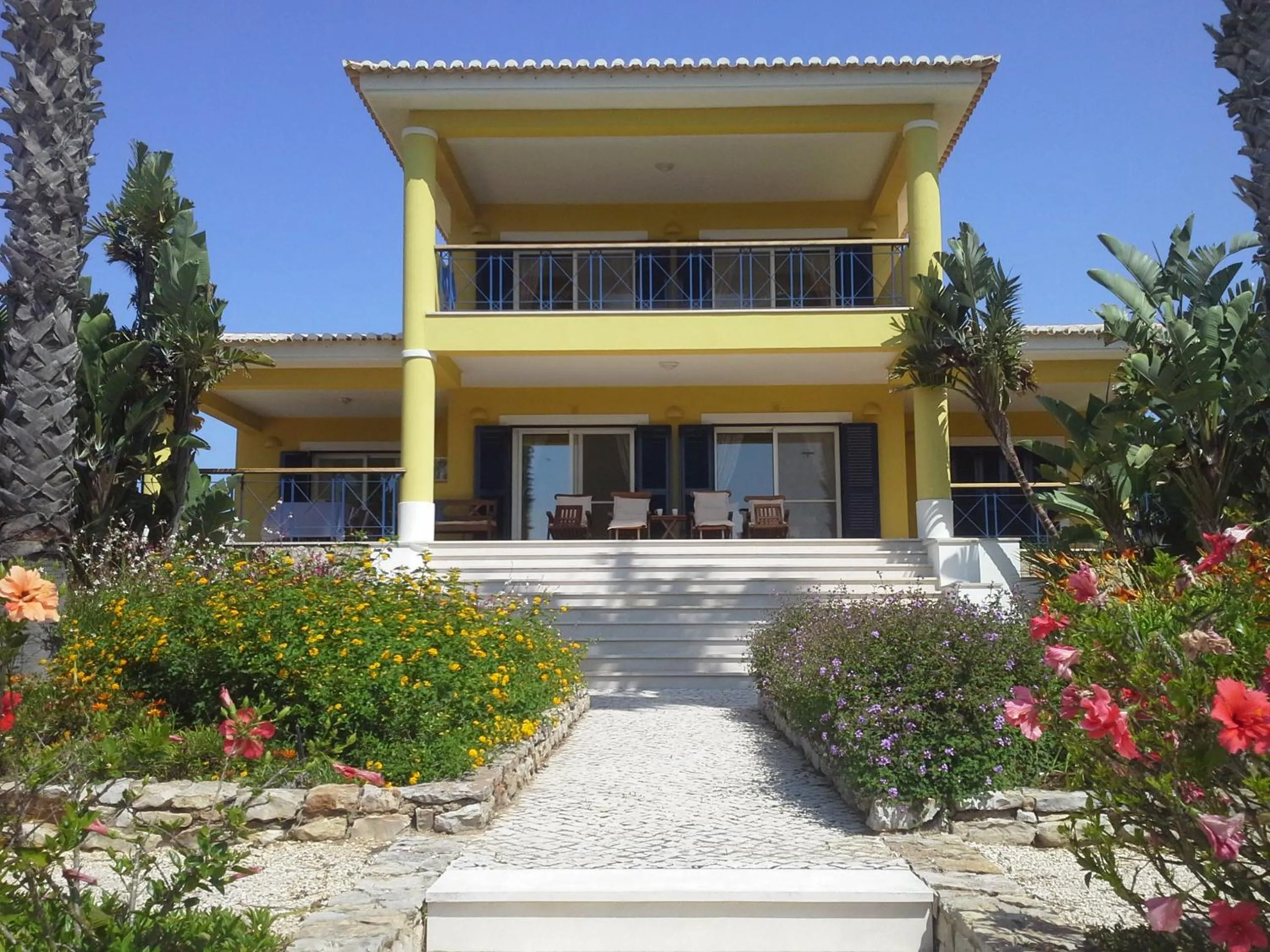 Property building in Vila Florina