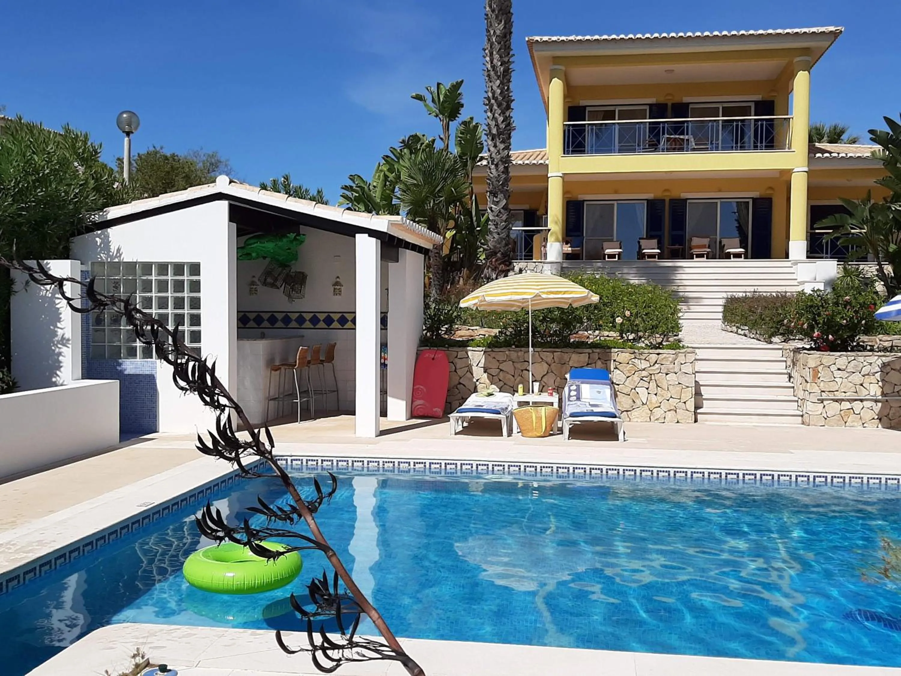 Swimming pool in Vila Florina