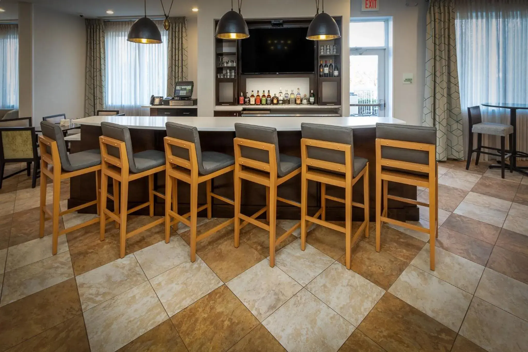 Lounge or bar in Holiday Inn Hotel & Suites Memphis-Wolfchase Galleria by IHG Lounge or bar in Holiday Inn Hotel & Suites Memphis-Wolfchase Galleria by IHG