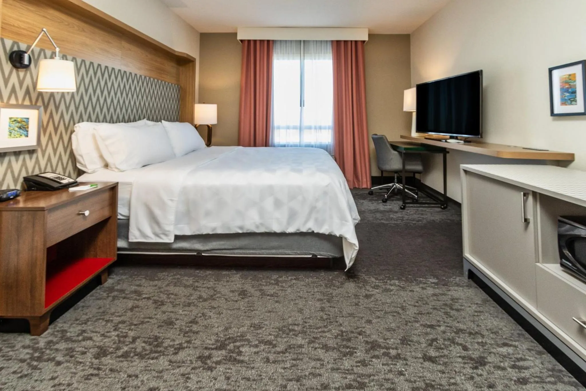 Photo of the whole room, Bed in Holiday Inn Hotel & Suites Memphis-Wolfchase Galleria by IHG