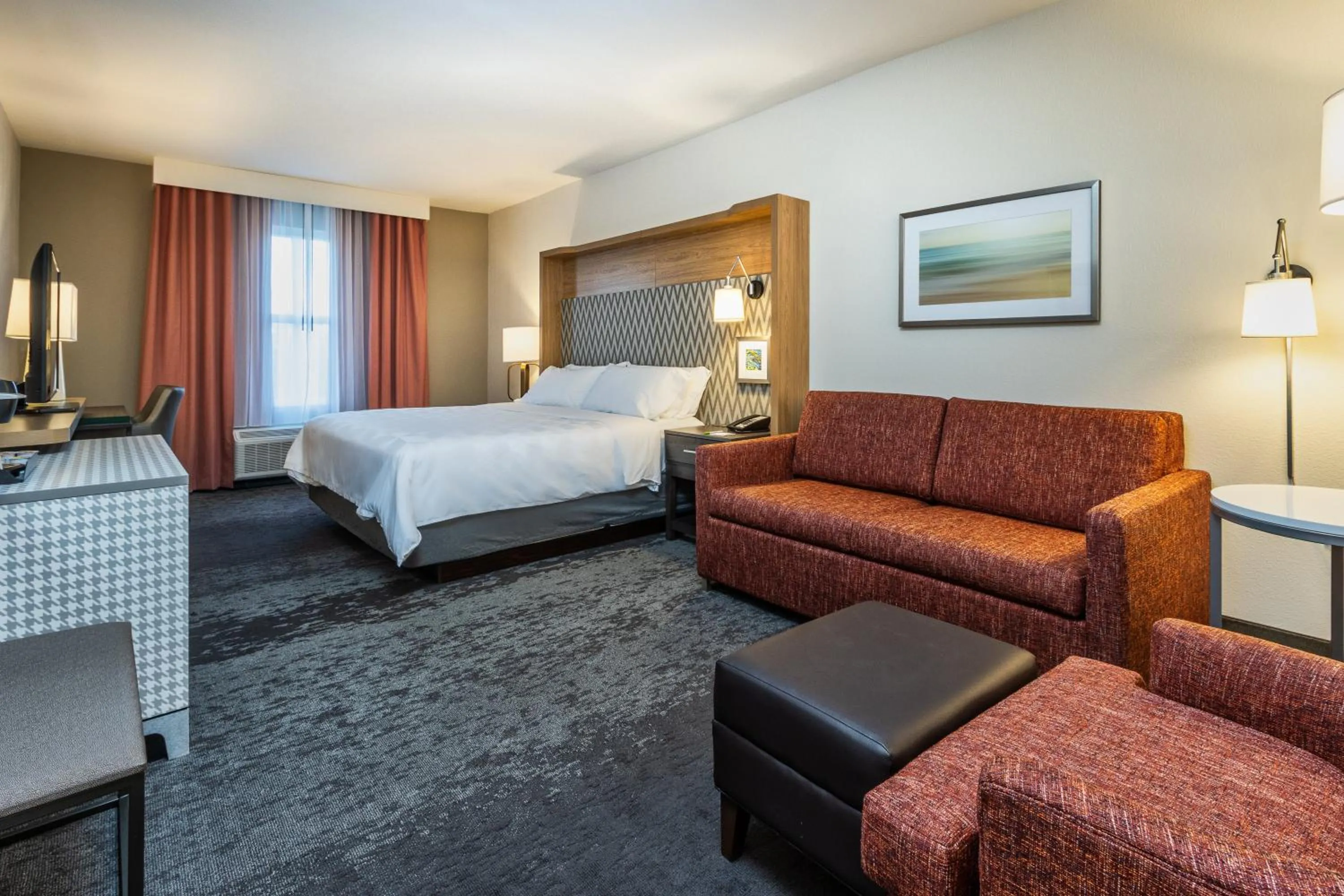 Photo of the whole room, Bed in Holiday Inn Hotel & Suites Memphis-Wolfchase Galleria by IHG