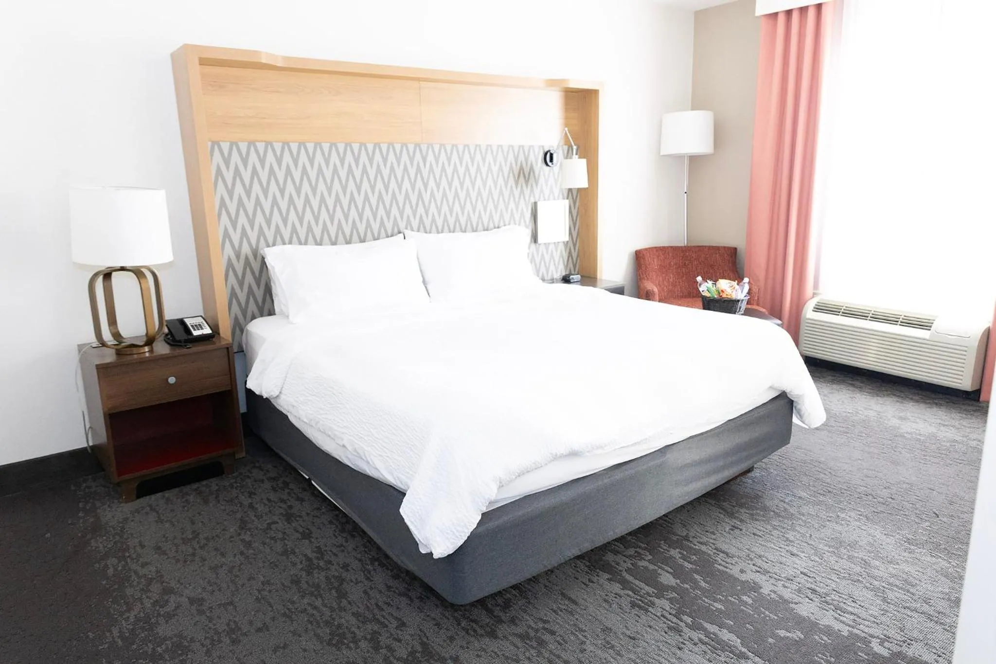Photo of the whole room, Bed in Holiday Inn Hotel & Suites Memphis-Wolfchase Galleria by IHG