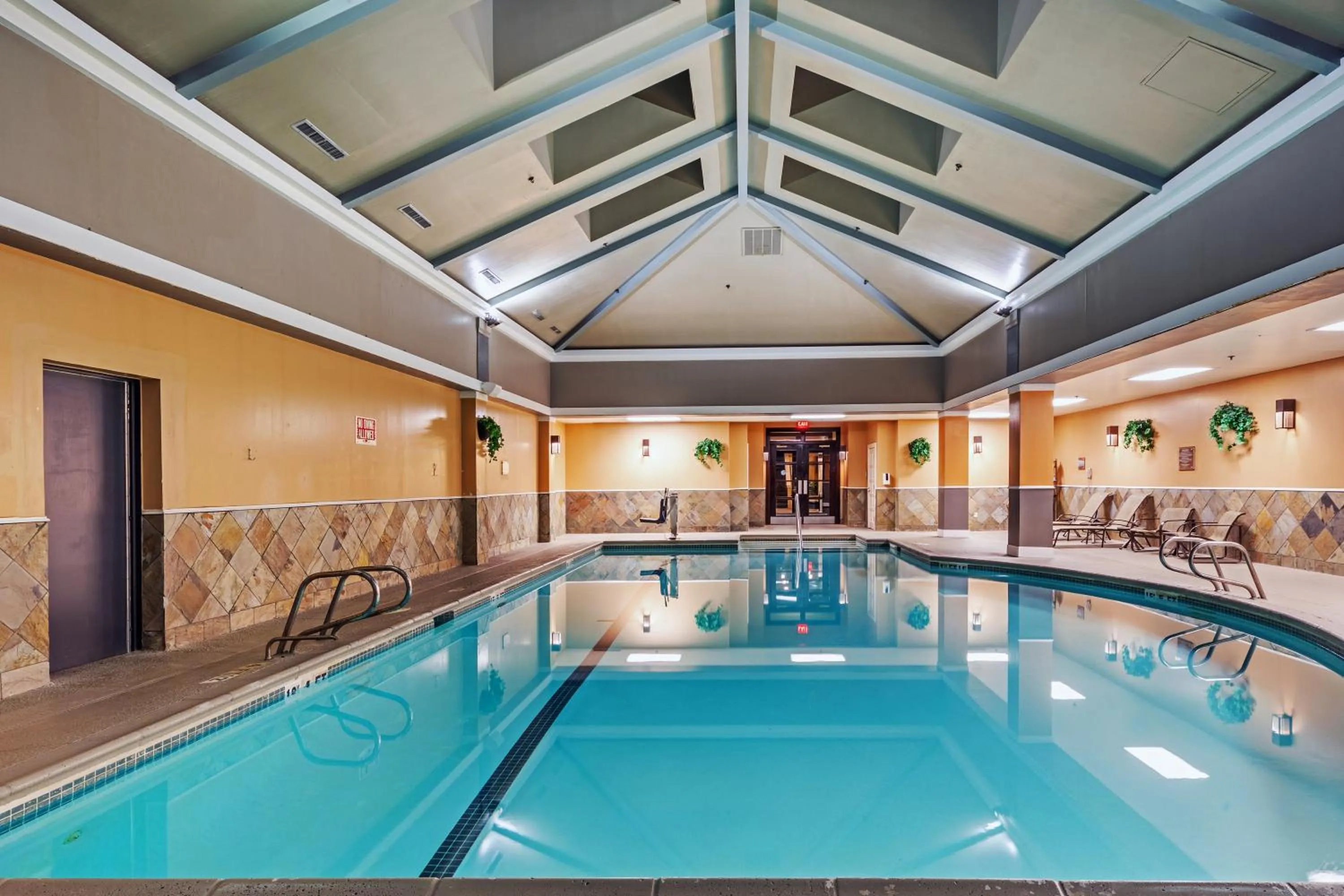 Swimming pool in DoubleTree by Hilton Tulsa Downtown