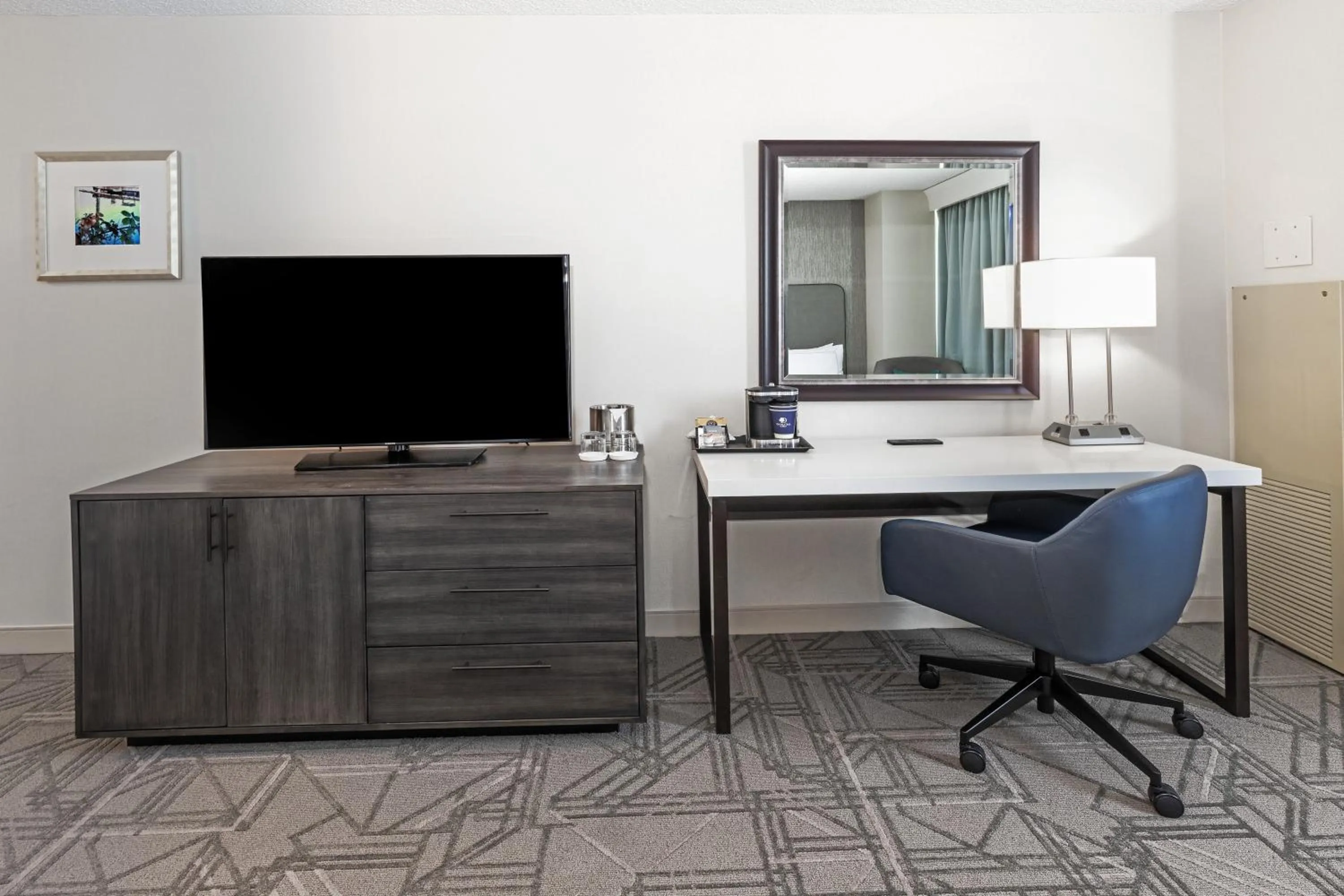 TV and multimedia in DoubleTree by Hilton Tulsa Downtown