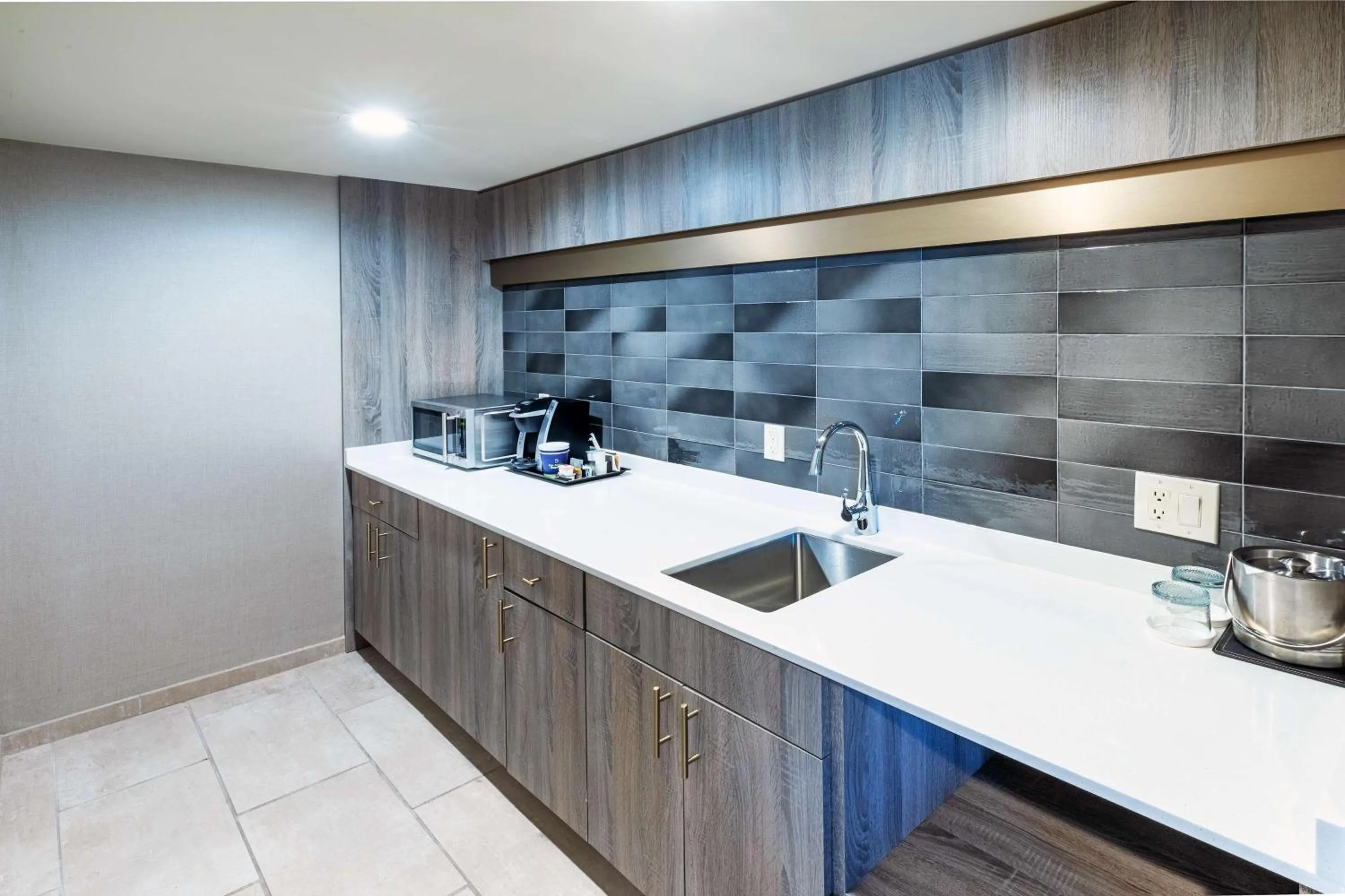 Kitchen or kitchenette in DoubleTree by Hilton Tulsa Downtown