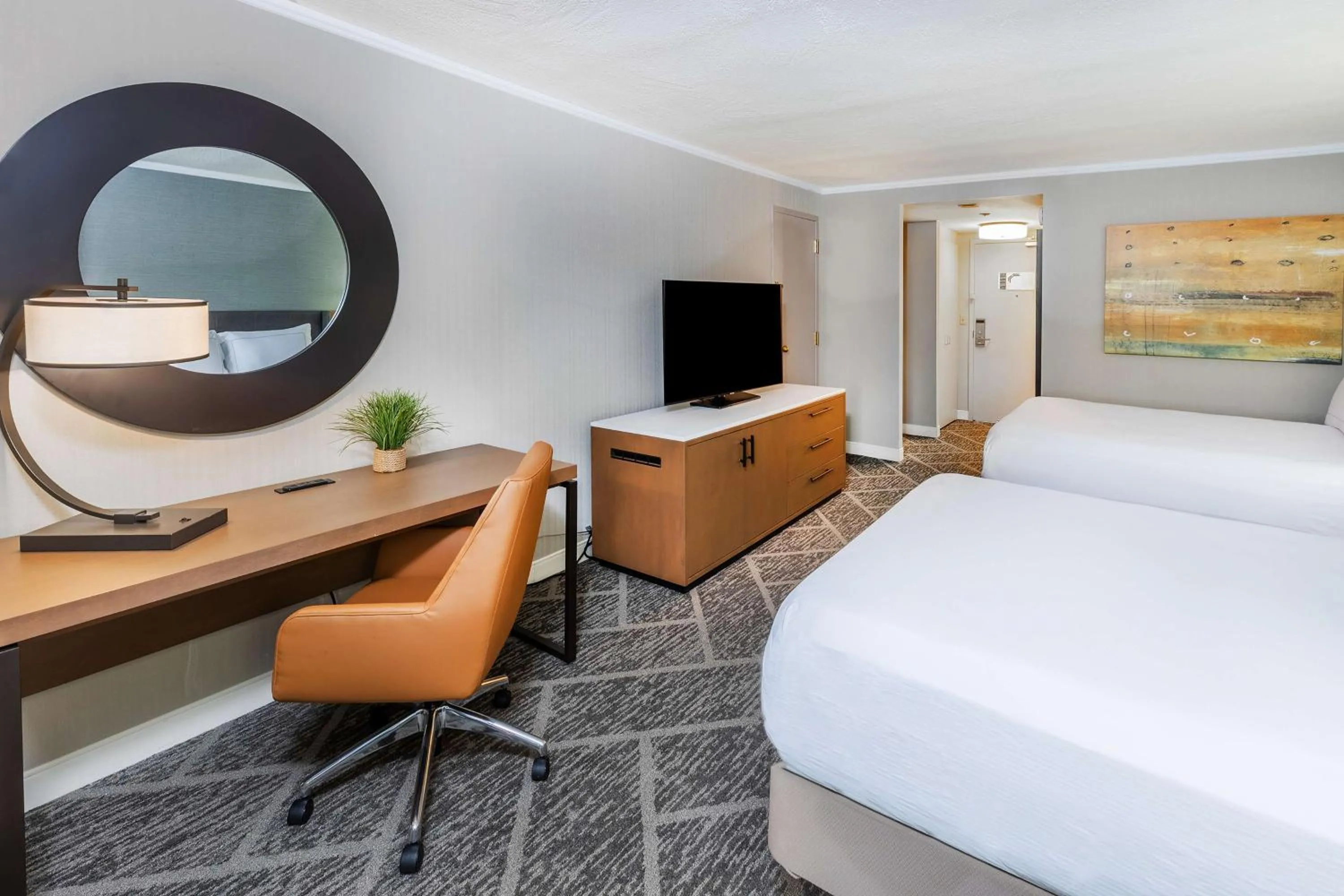 Bedroom, Bed in DoubleTree by Hilton Tulsa - Warren Place