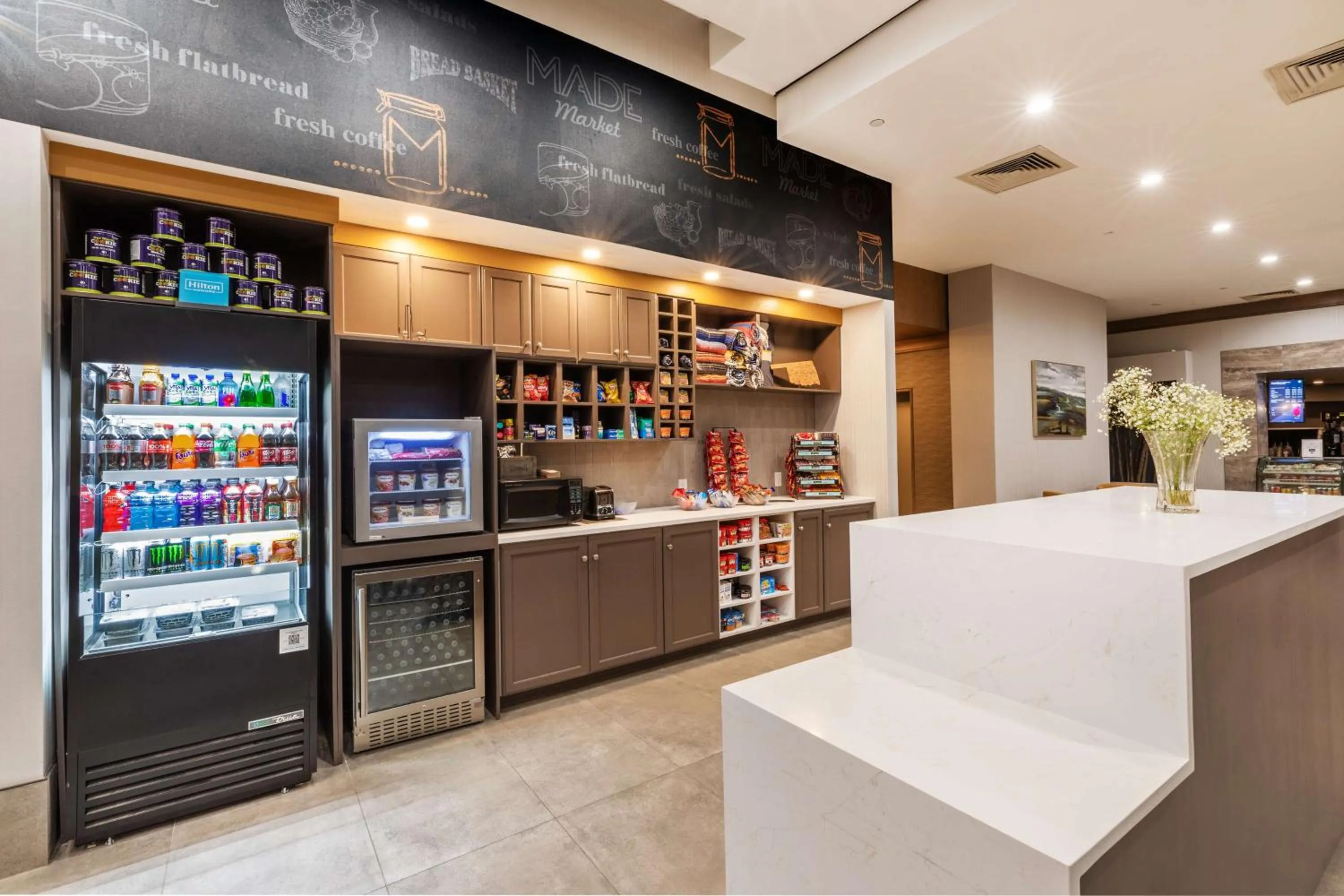 Restaurant/places to eat in DoubleTree by Hilton Tulsa - Warren Place