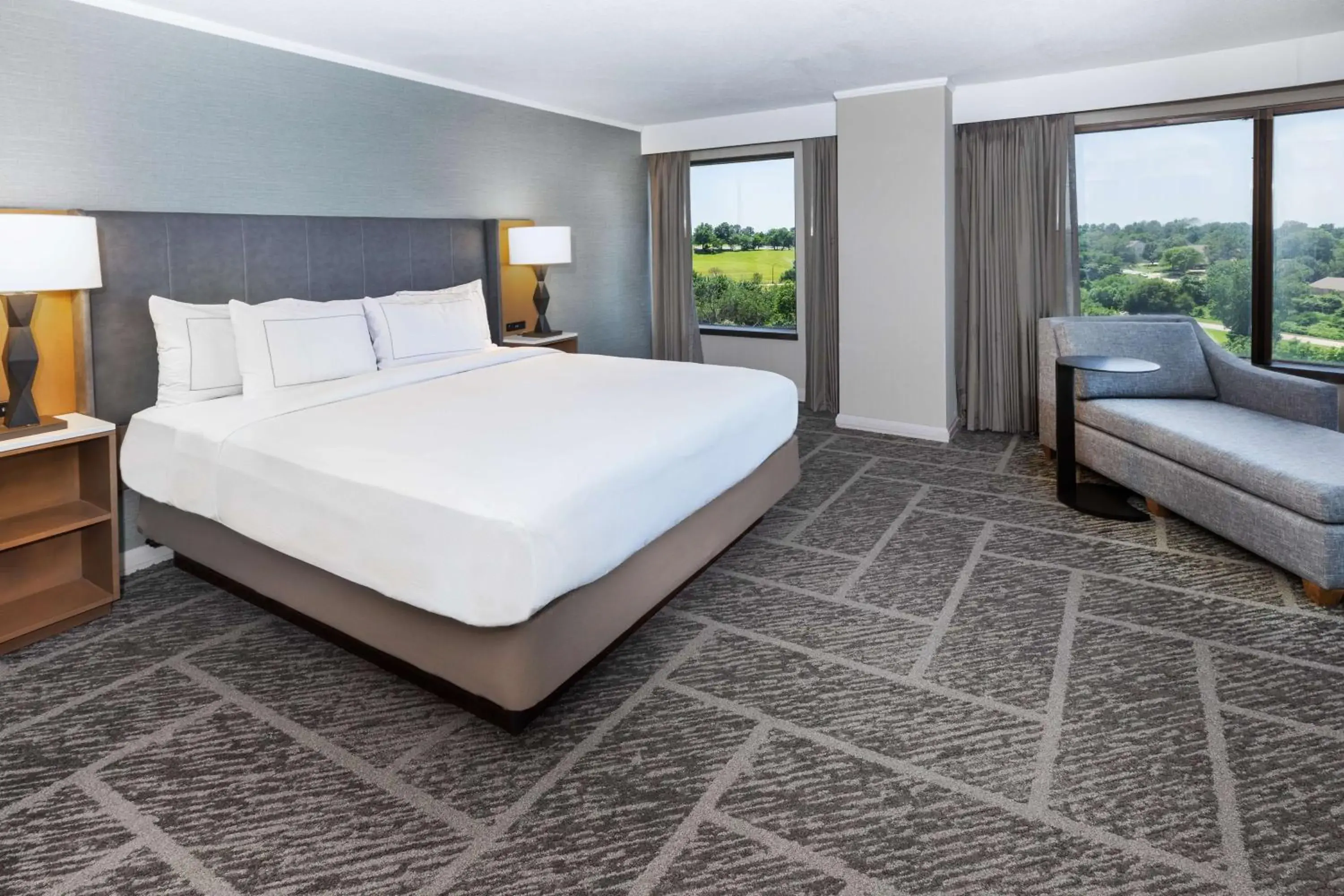 Bed in DoubleTree by Hilton Tulsa - Warren Place Bed in DoubleTree by Hilton Tulsa - Warren Place