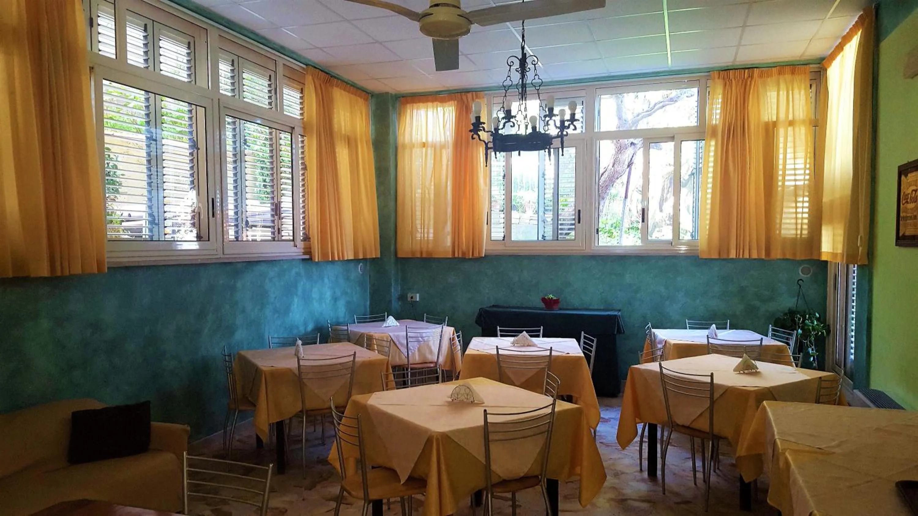 Restaurant/places to eat in Delle Rose