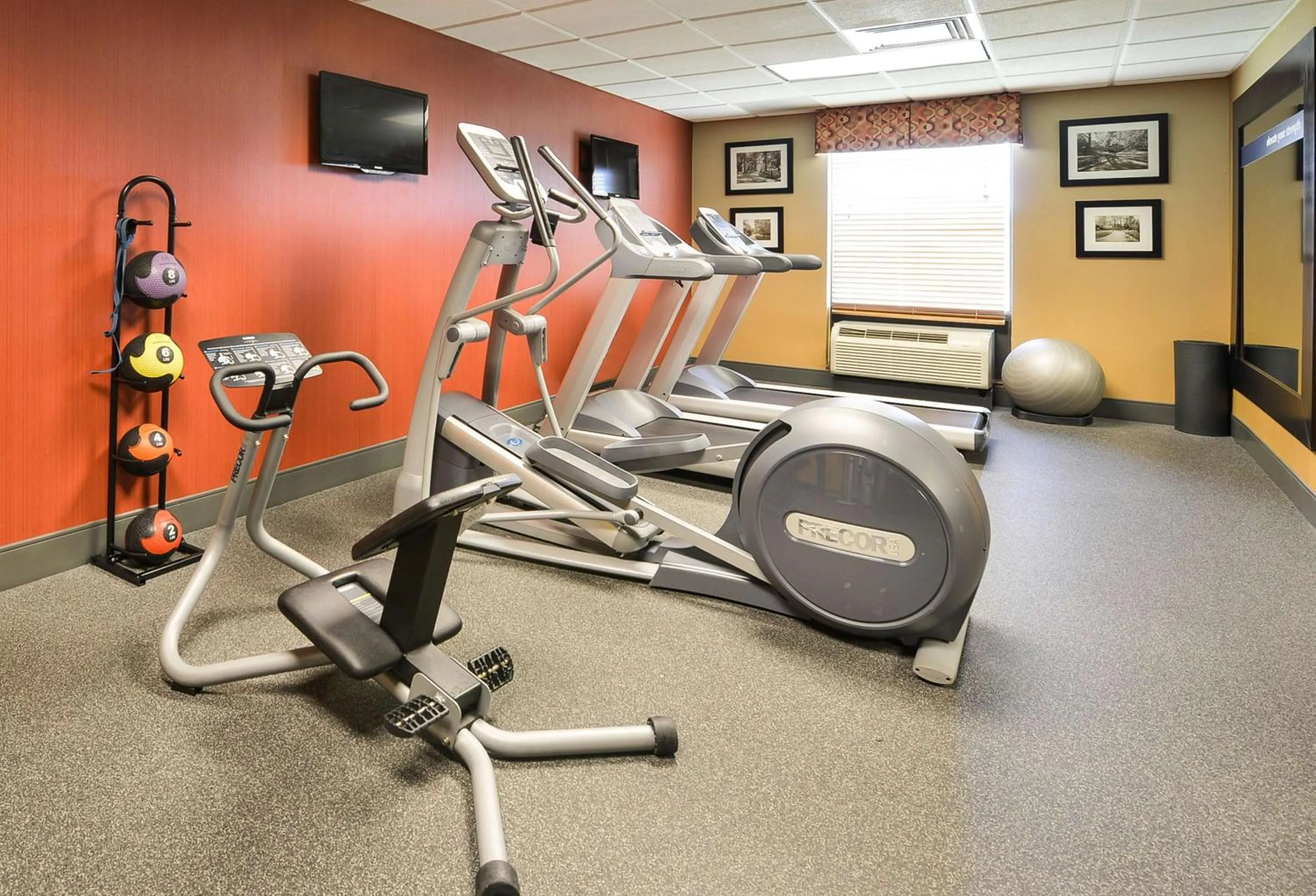 Fitness centre/facilities in Hampton Inn Utica