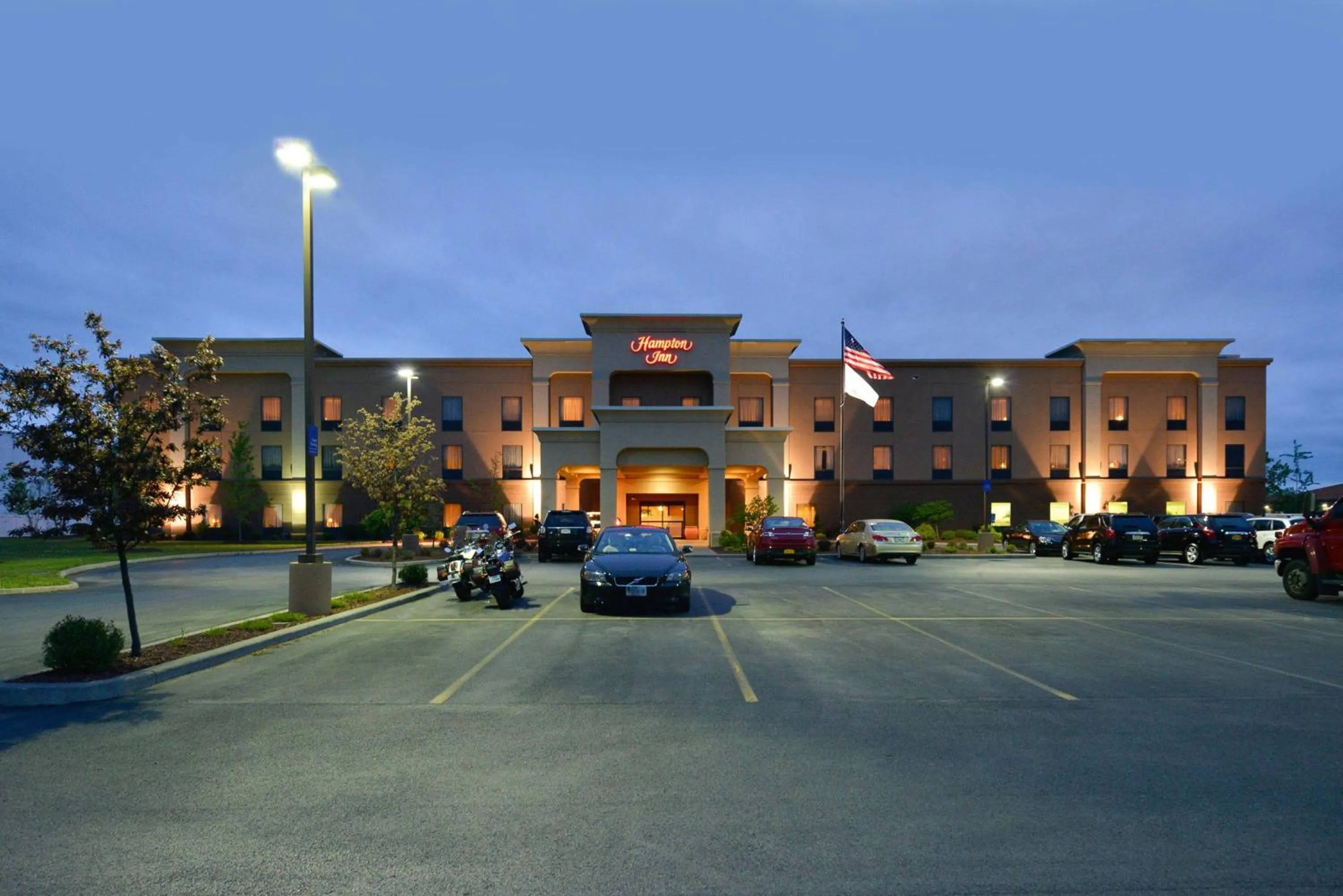 Property building in Hampton Inn Utica