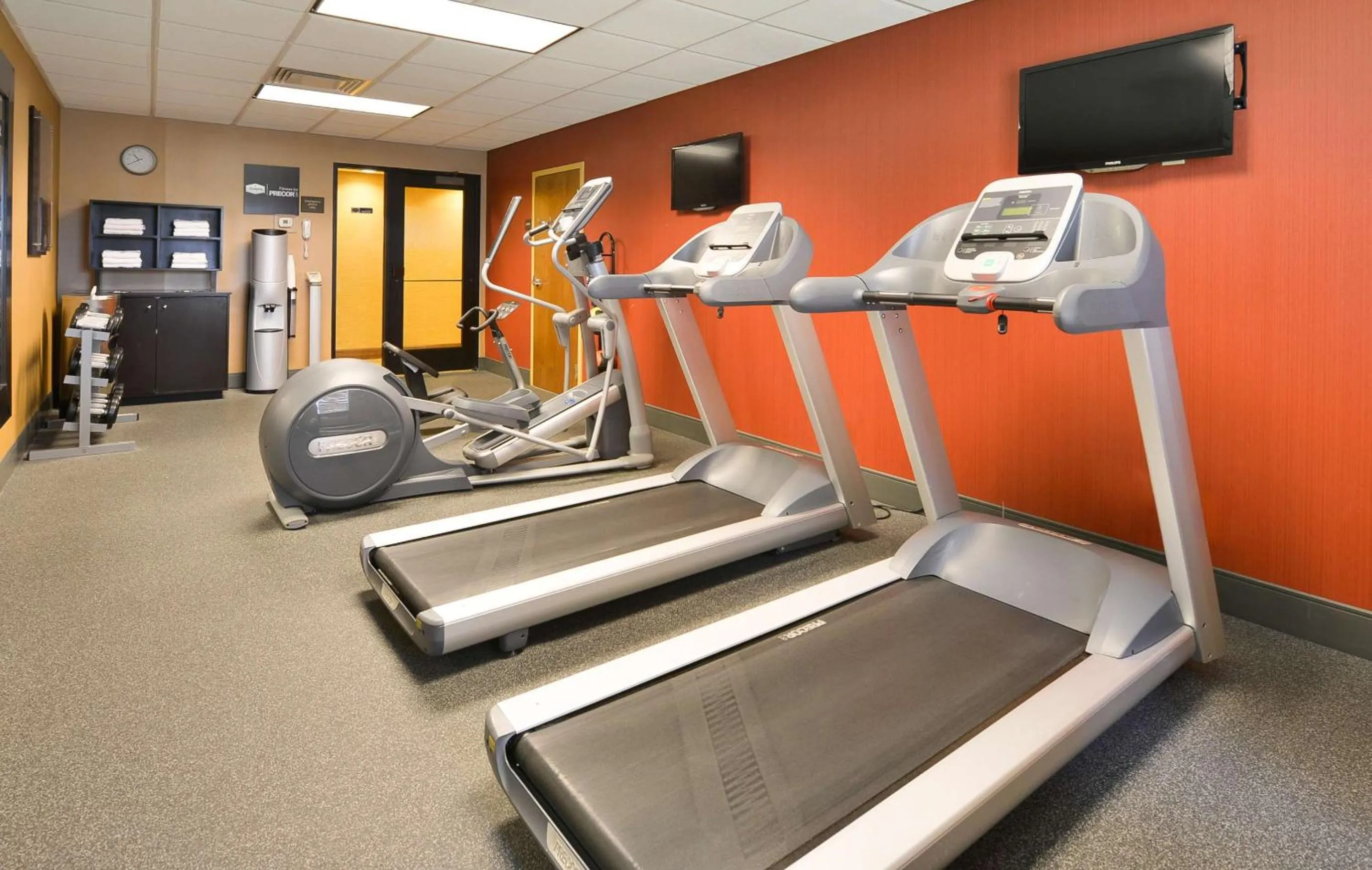 Fitness centre/facilities in Hampton Inn Utica