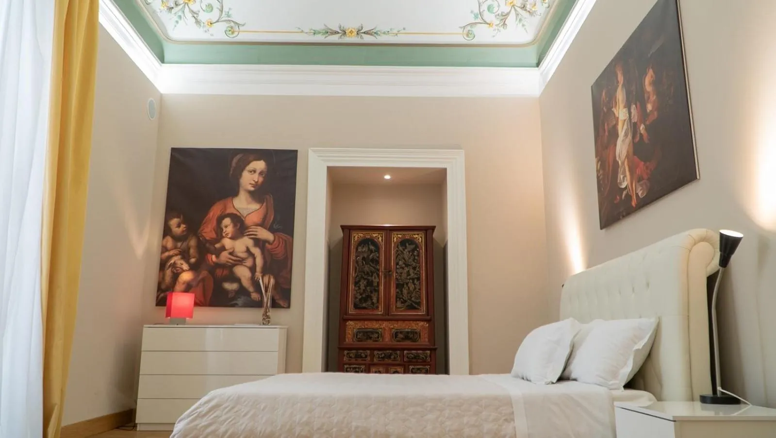 Standard Apartment in Duca di Sarro le Suites