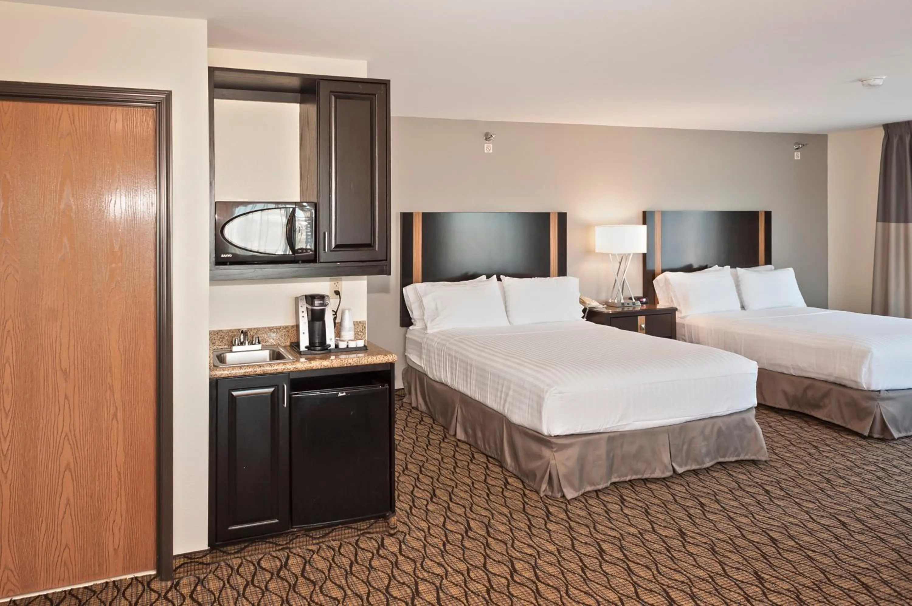 Photo of the whole room, Bed in Holiday Inn Express Hotel & Suites Chanhassen by IHG