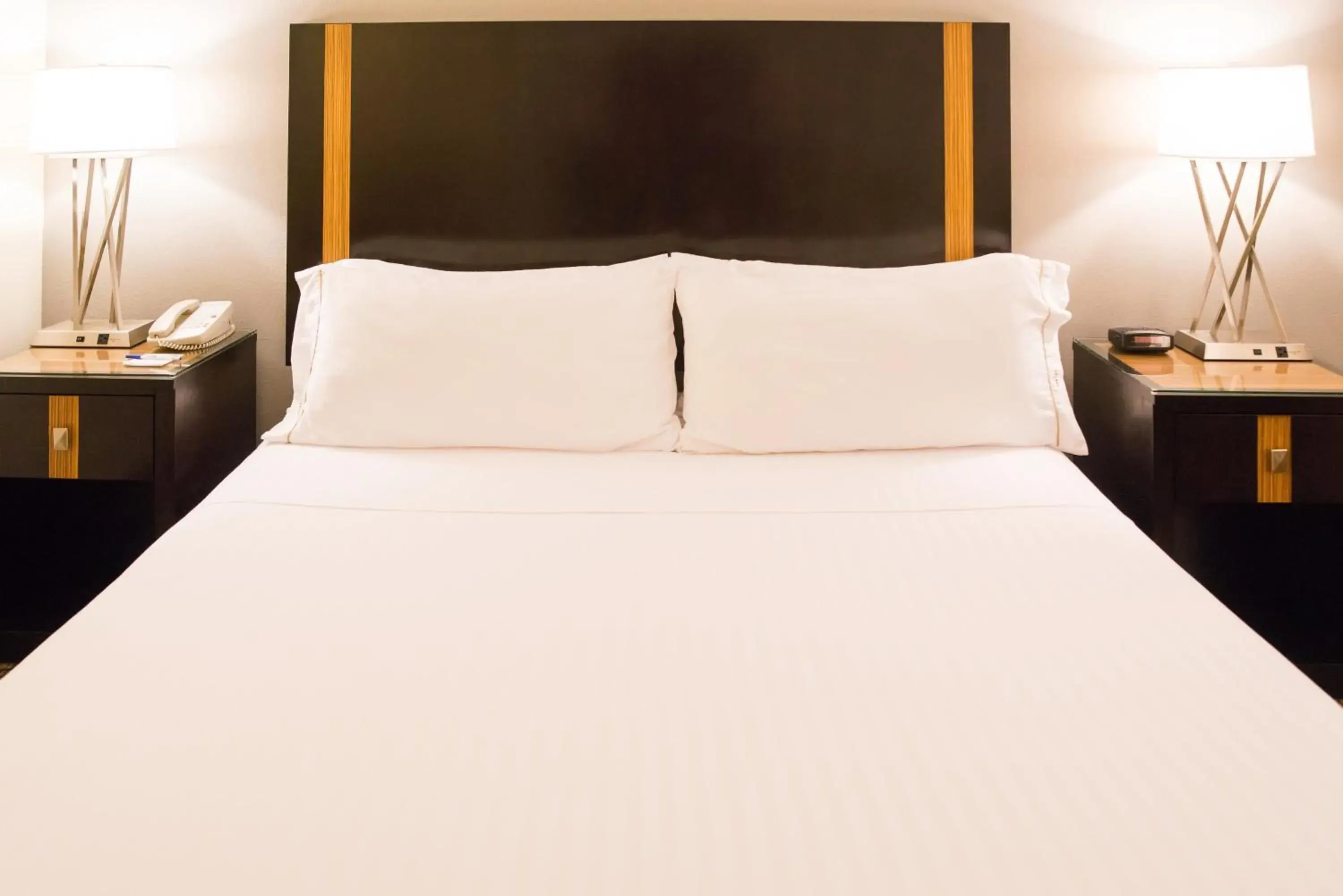 Bed in Holiday Inn Express Hotel & Suites Chanhassen by IHG Bed in Holiday Inn Express Hotel & Suites Chanhassen by IHG