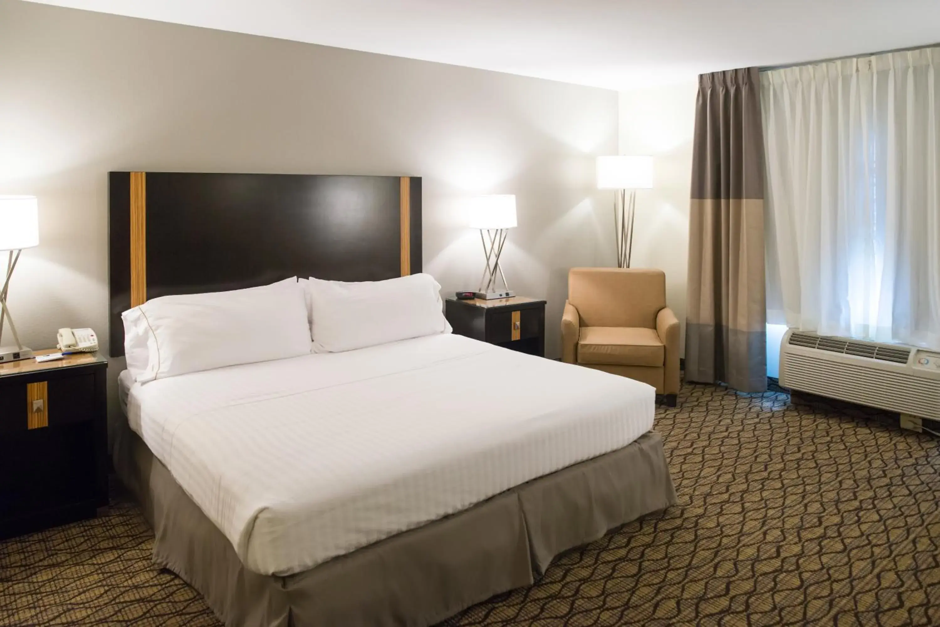 Bed in Holiday Inn Express Hotel & Suites Chanhassen by IHG Bed in Holiday Inn Express Hotel & Suites Chanhassen by IHG