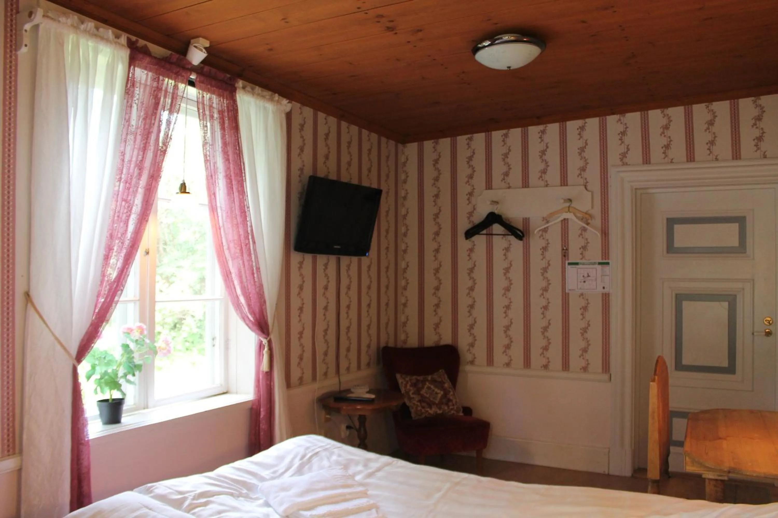 Bed in Wanbo Herrgård